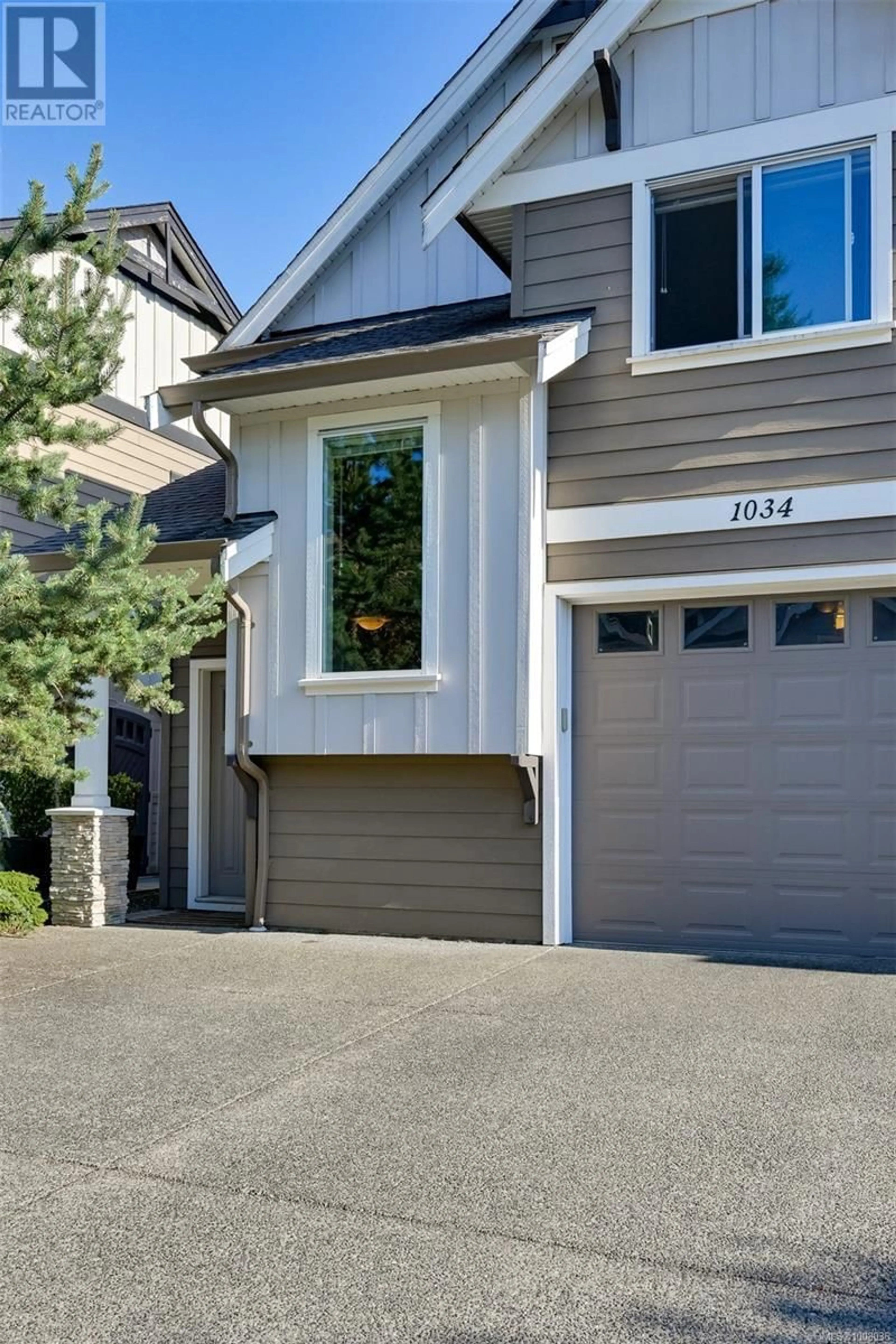 Home with vinyl exterior material, street for 1034 GALA COURT, Langford British Columbia V9C0J8