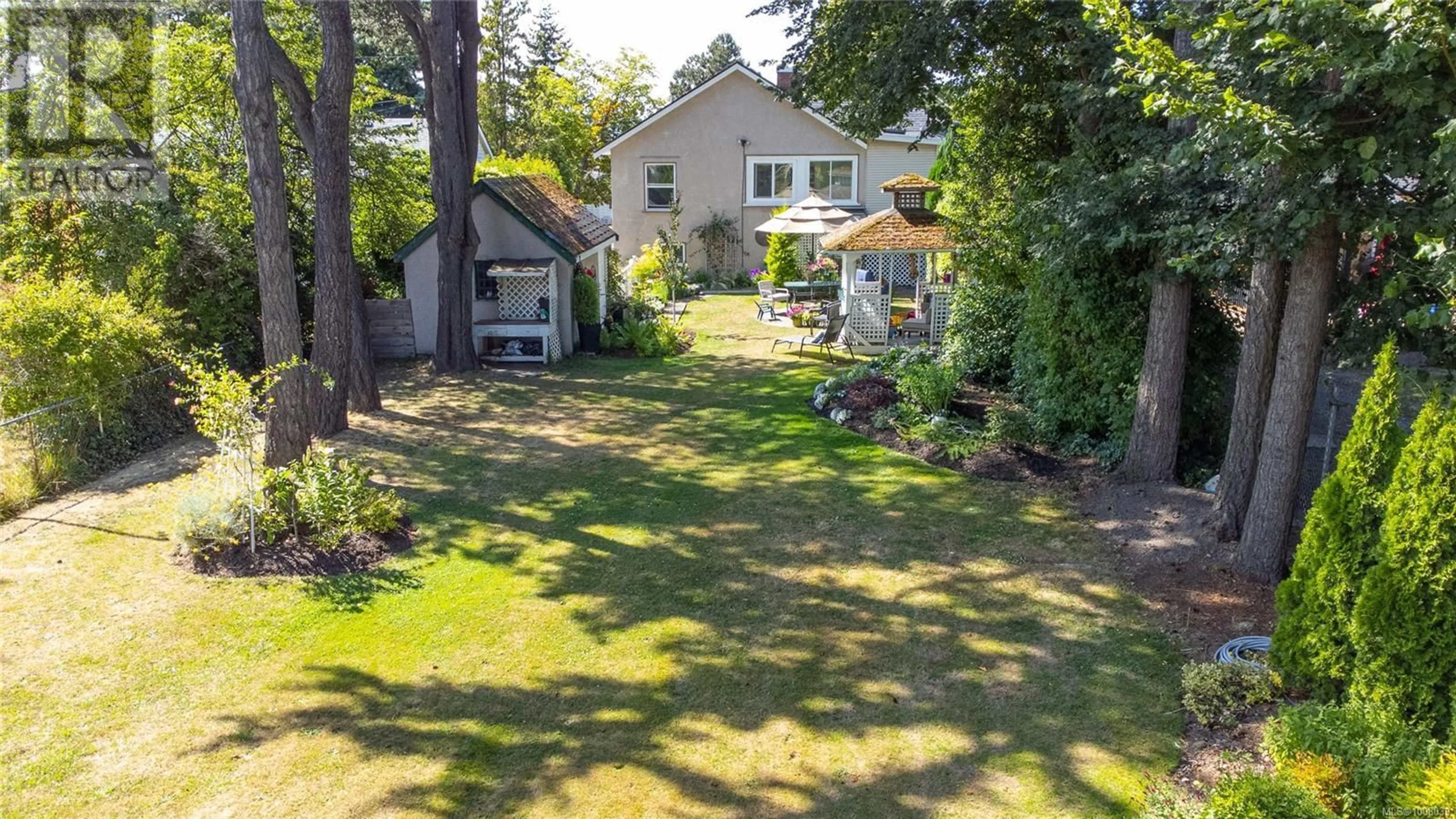 A pic from outside/outdoor area/front of a property/back of a property/a pic from drone, street for 3275 WASCANA STREET, Saanich British Columbia V8Z3T7