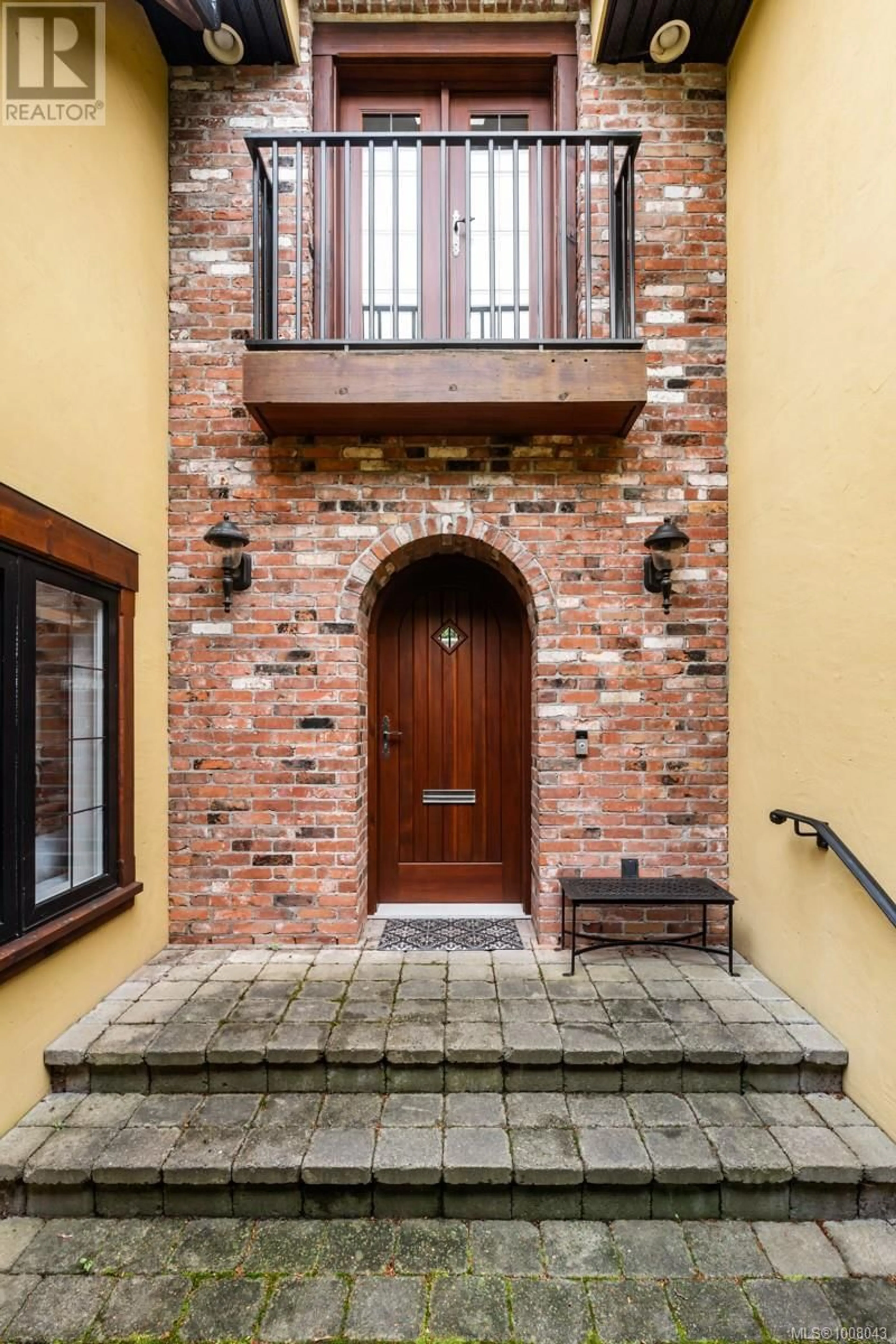 Indoor entryway for 1597 HAMPSHIRE ROAD, Oak Bay British Columbia V8R5T4