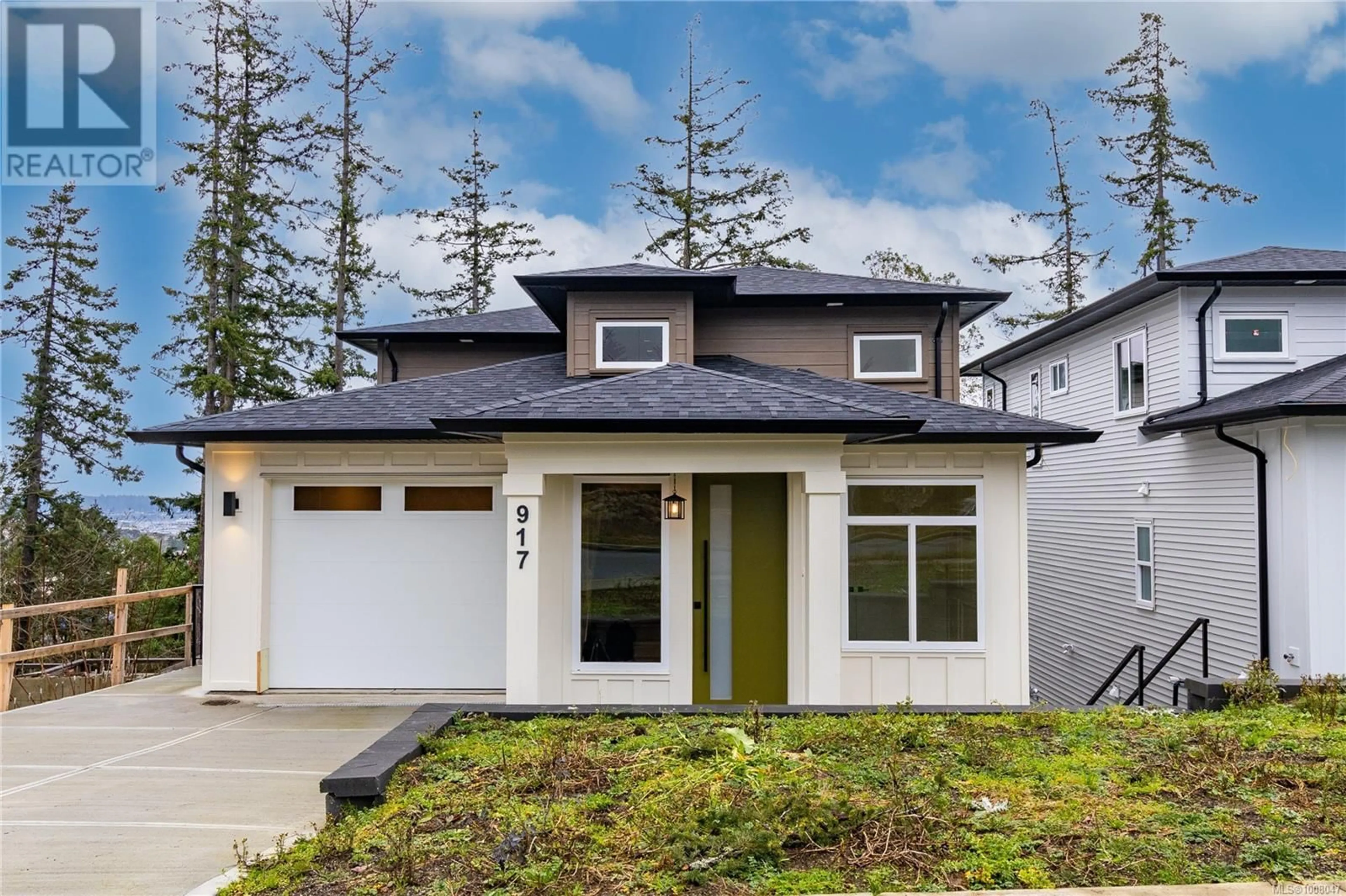 Home with vinyl exterior material, street for 917 HARBOUR VIEW STREET, Nanaimo British Columbia V9R4V4