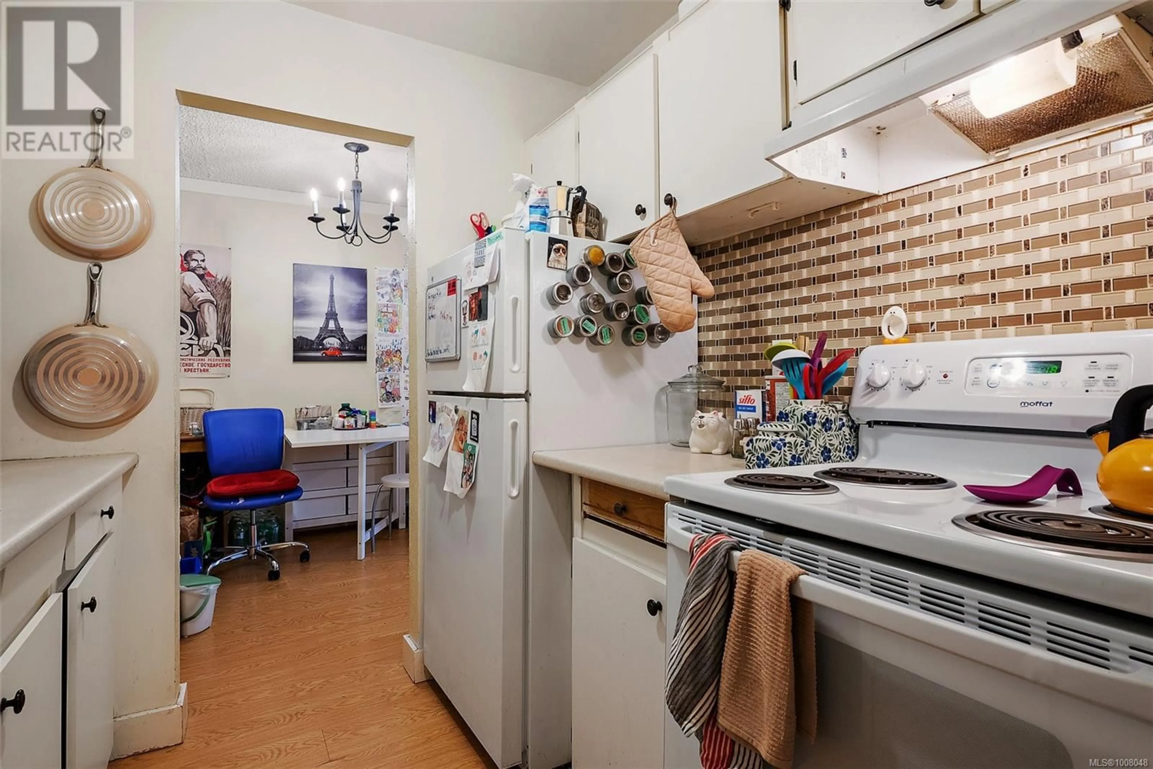 Standard kitchen, unknown for 103 - 2610 GRAHAM STREET, Victoria British Columbia V8T3Y9