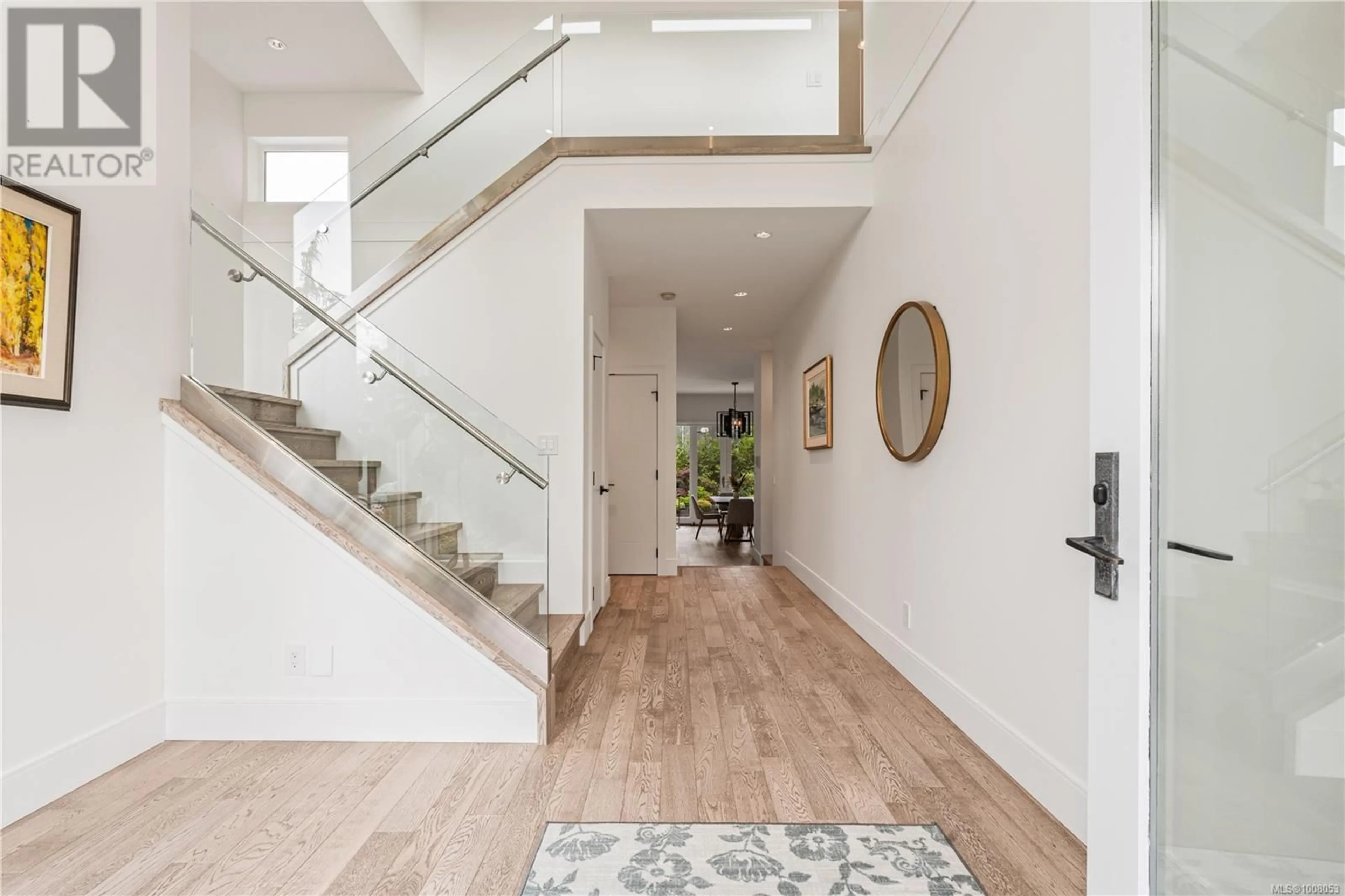 Indoor entryway for 52 MAQUINNA STREET, Oak Bay British Columbia V8S2J4