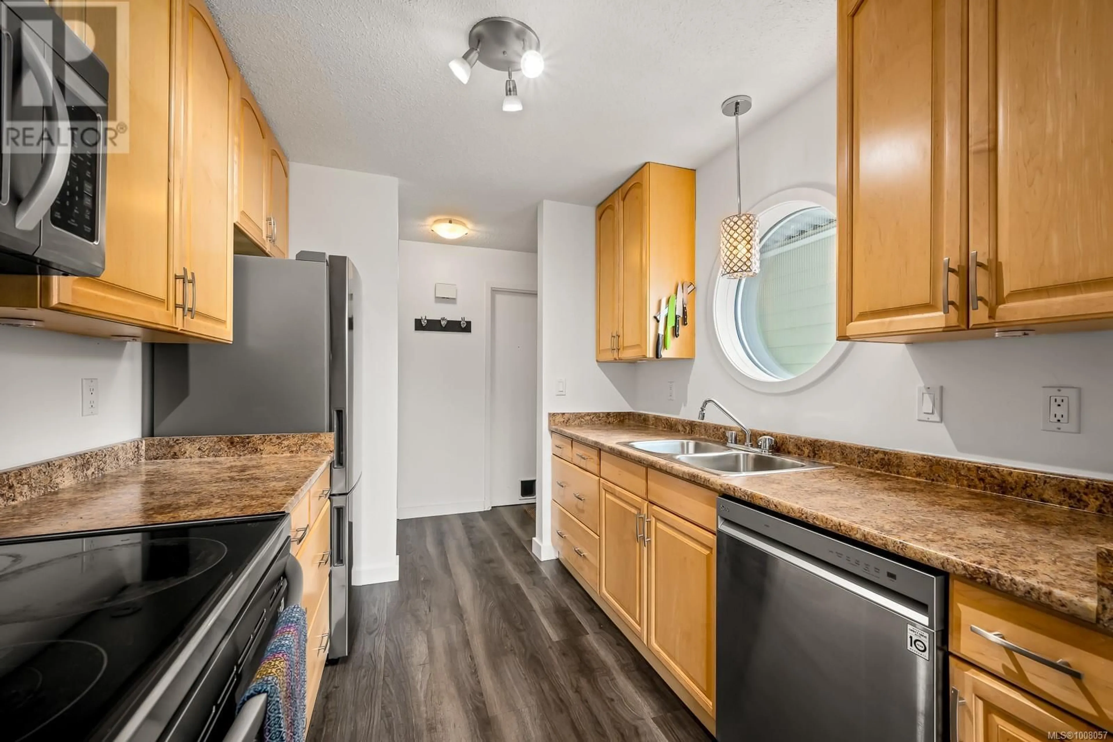 Standard kitchen, unknown for 215 - 205 1ST STREET, Courtenay British Columbia V9N1A5