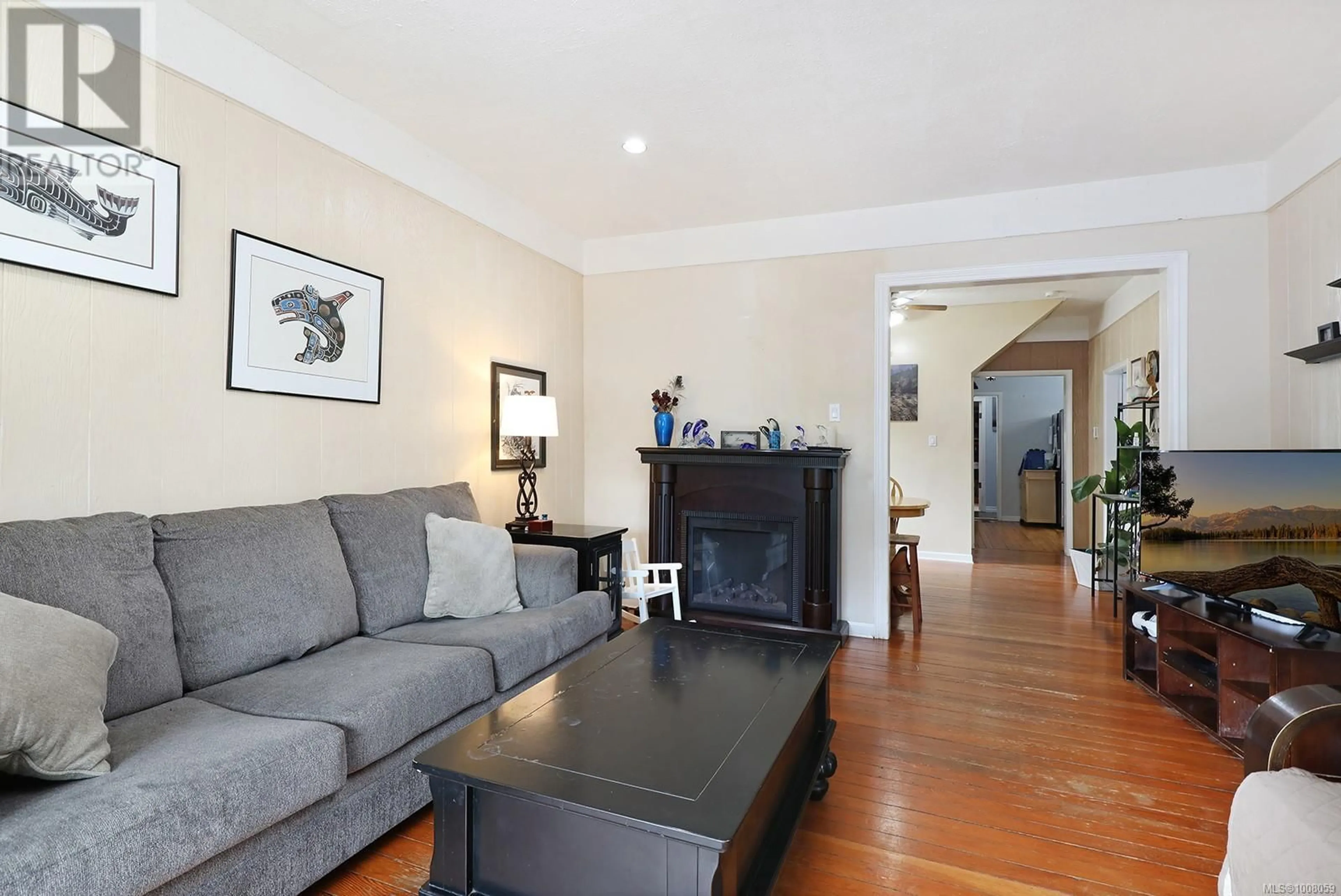 Living room with furniture, unknown for 2612 PENRITH AVENUE, Cumberland British Columbia V0R1S0