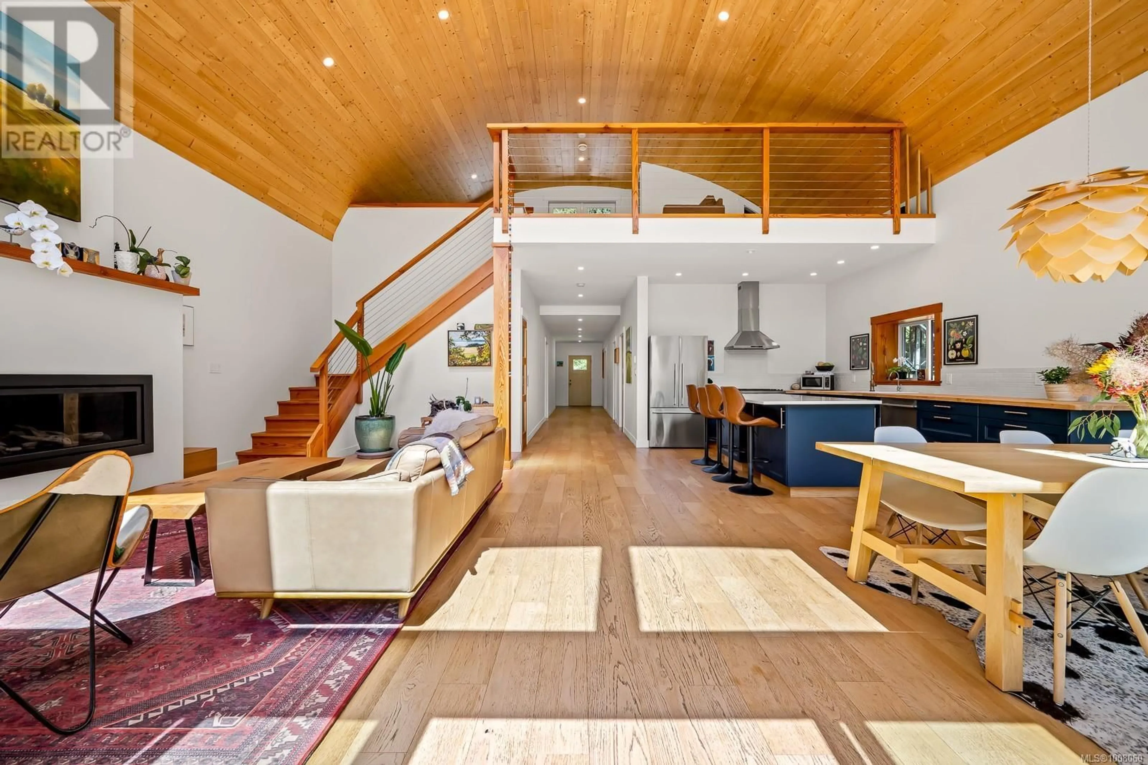 Indoor foyer for 4340 CENTRAL ROAD, Hornby Island British Columbia V0R1Z0