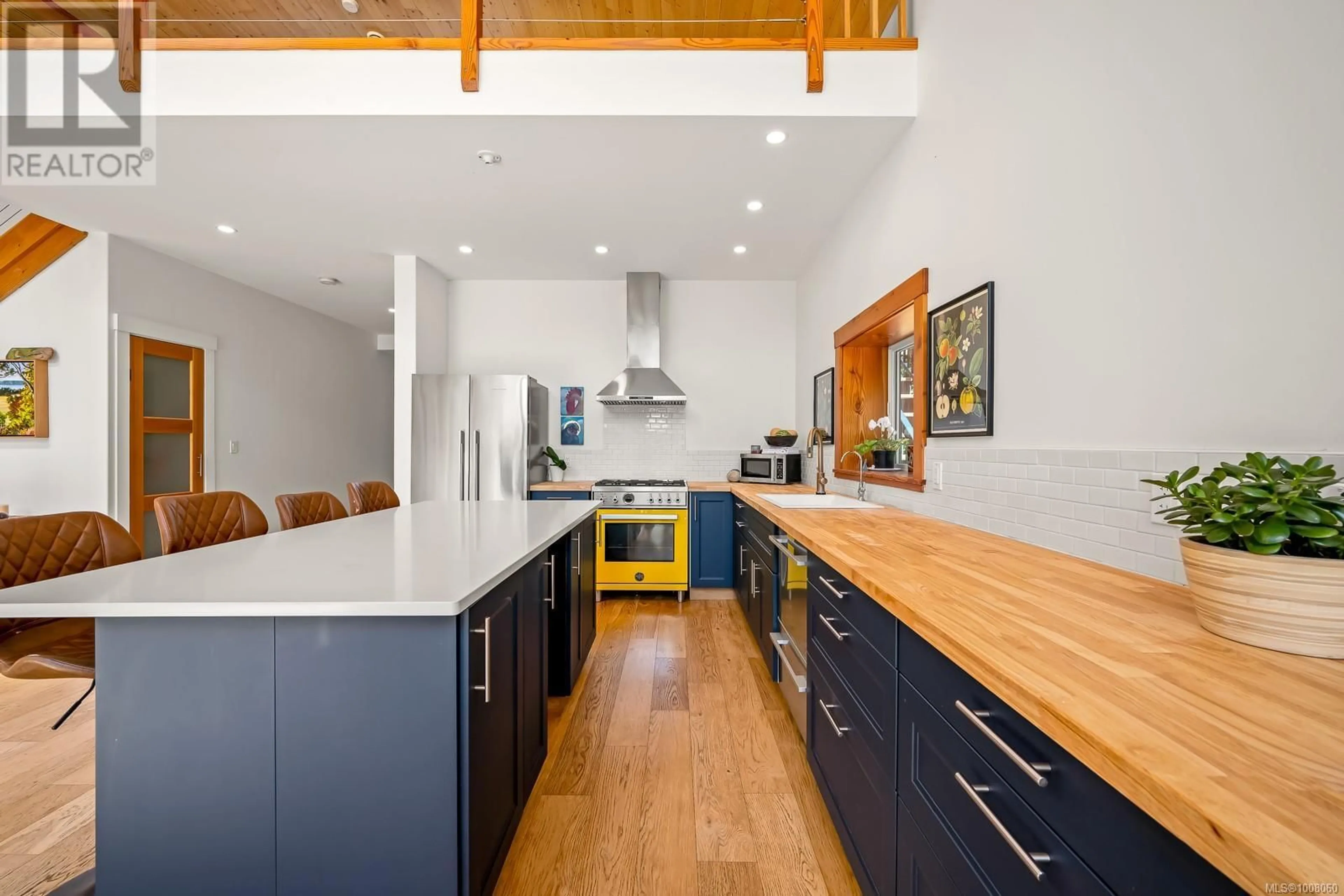 Contemporary kitchen, unknown for 4340 CENTRAL ROAD, Hornby Island British Columbia V0R1Z0