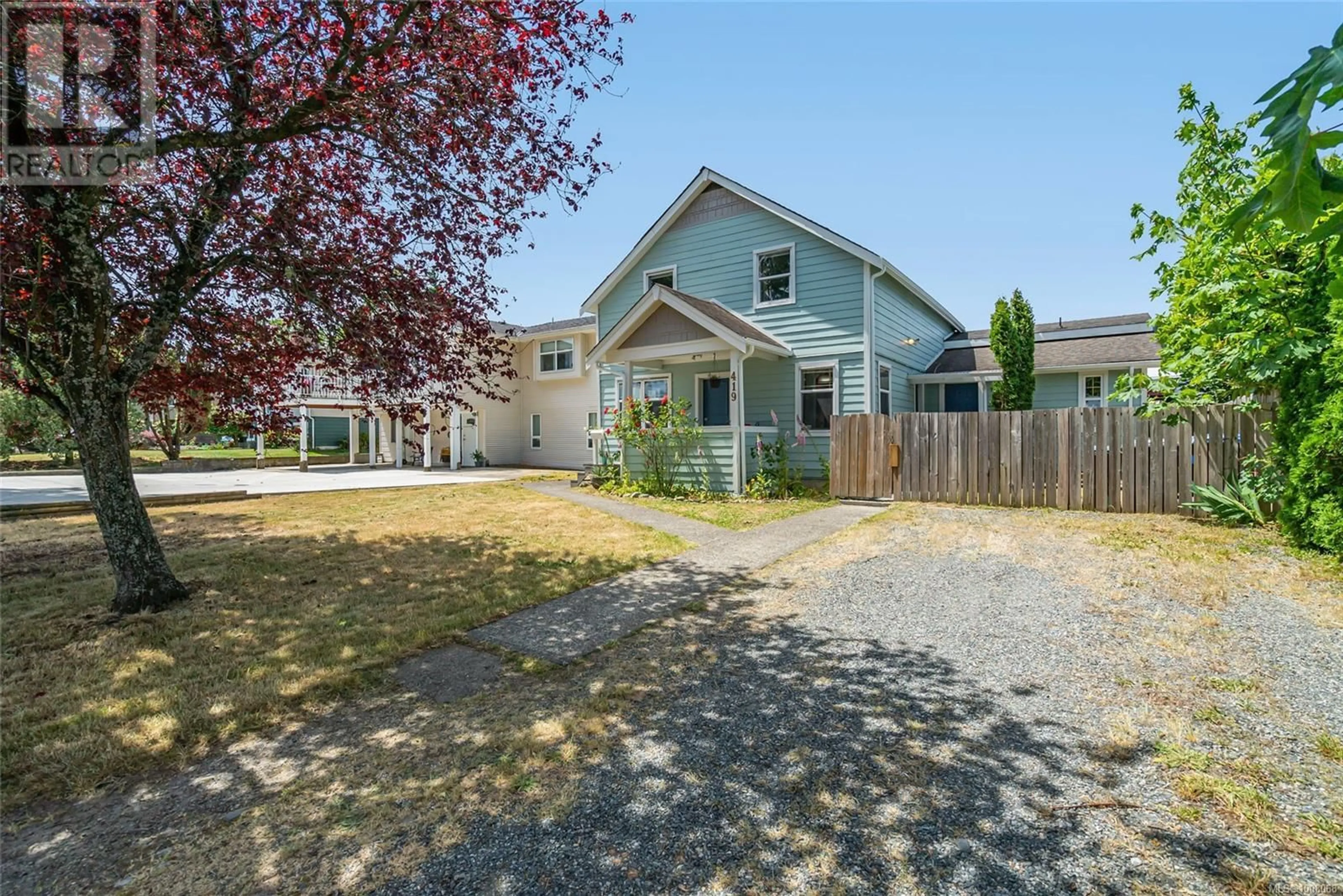 A pic from outside/outdoor area/front of a property/back of a property/a pic from drone, street for 419 HILLCREST AVENUE, Nanaimo British Columbia V9R3M2
