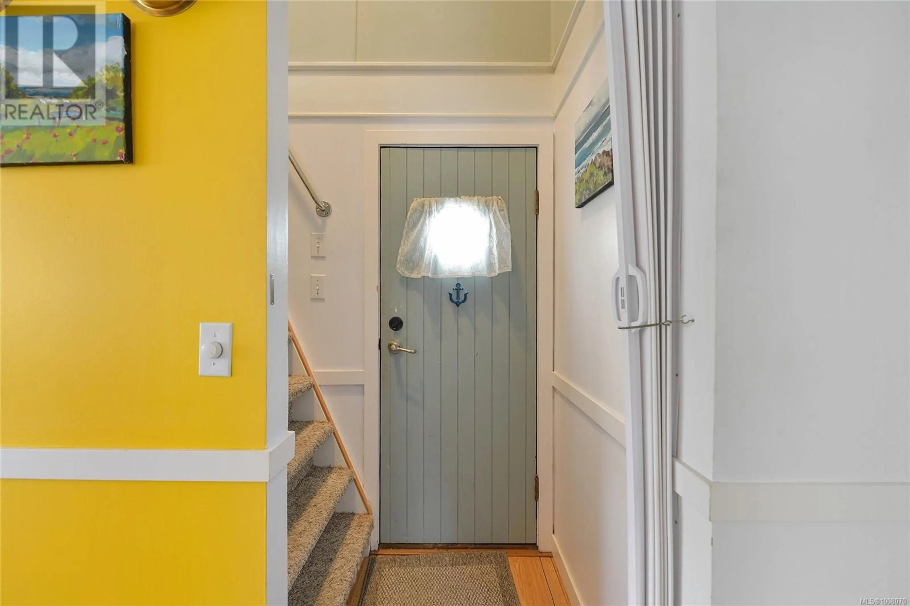 Indoor entryway for 5 - 1765 COWICHAN BAY ROAD, Cowichan Bay British Columbia V0R1N0