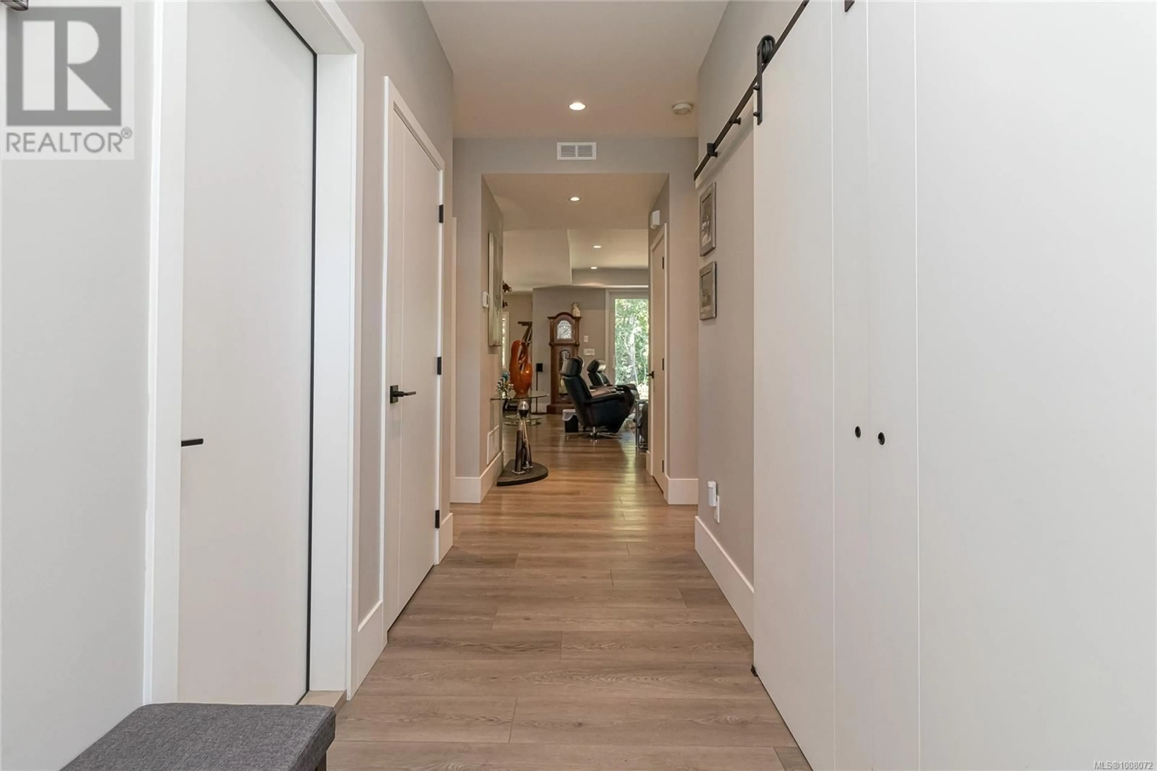 Indoor foyer for 912 BLAKEON PLACE, Langford British Columbia V9C0R3
