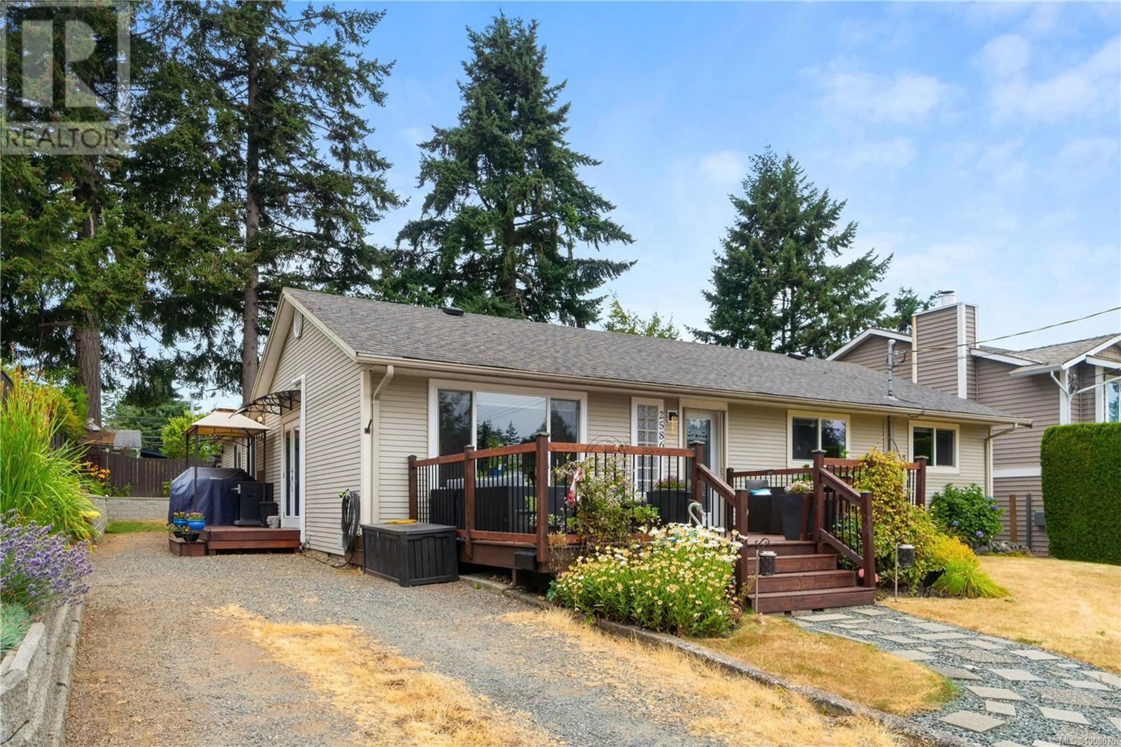 Home with vinyl exterior material, street for 2586 THERESA TERRACE, Nanaimo British Columbia V9T4Y9