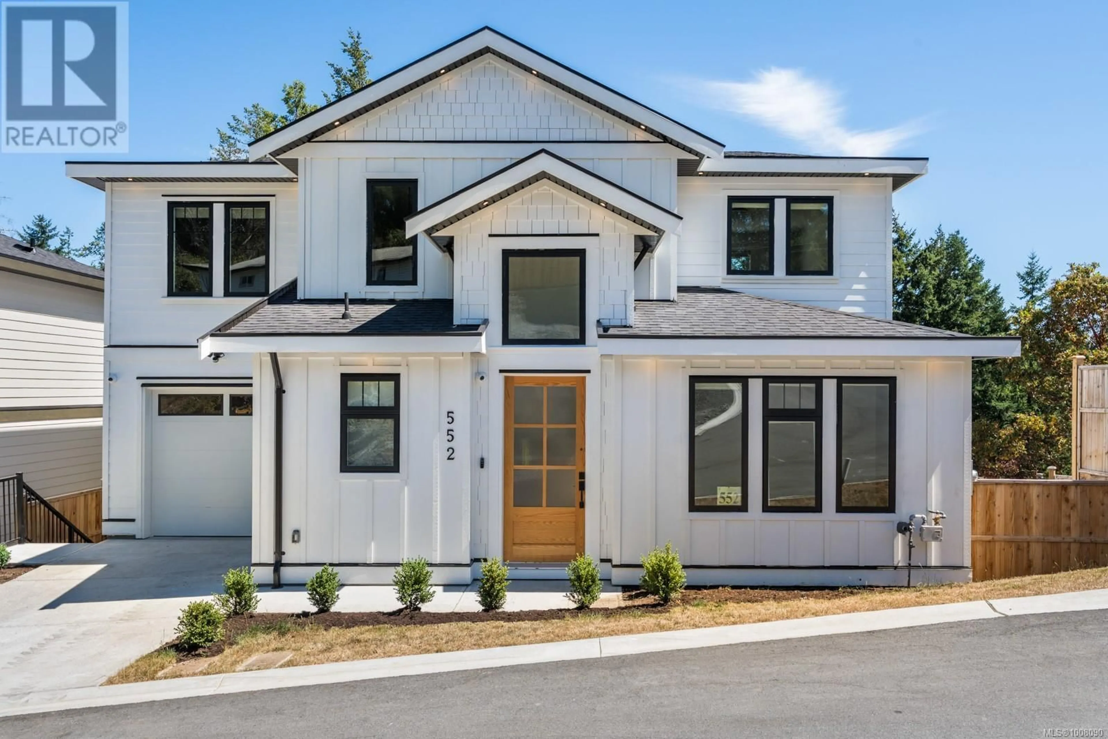 Home with vinyl exterior material, street for 552 BELFORD PLACE, Langford British Columbia V9B6C1
