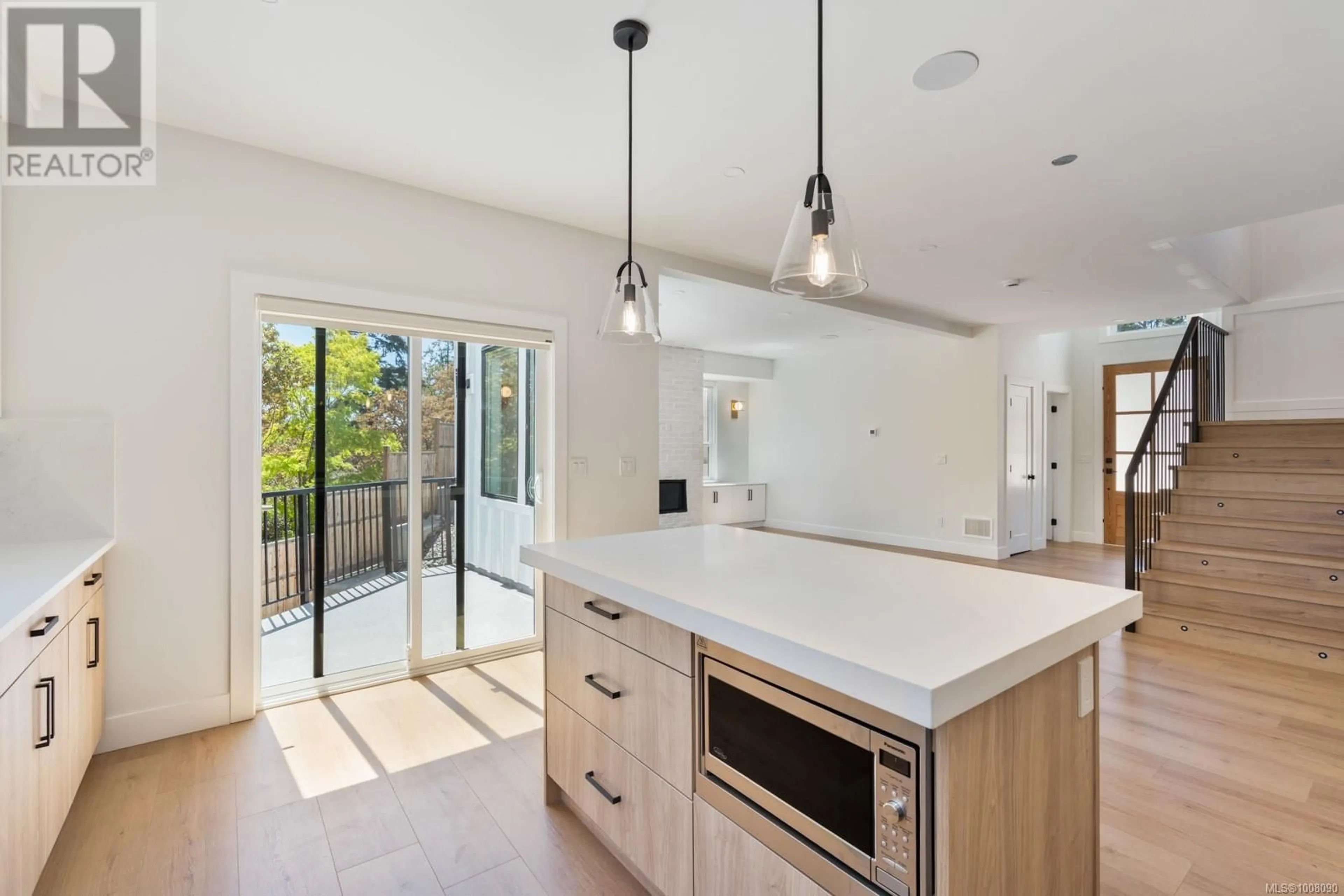 Open concept kitchen, ceramic/tile floor for 552 BELFORD PLACE, Langford British Columbia V9B6C1