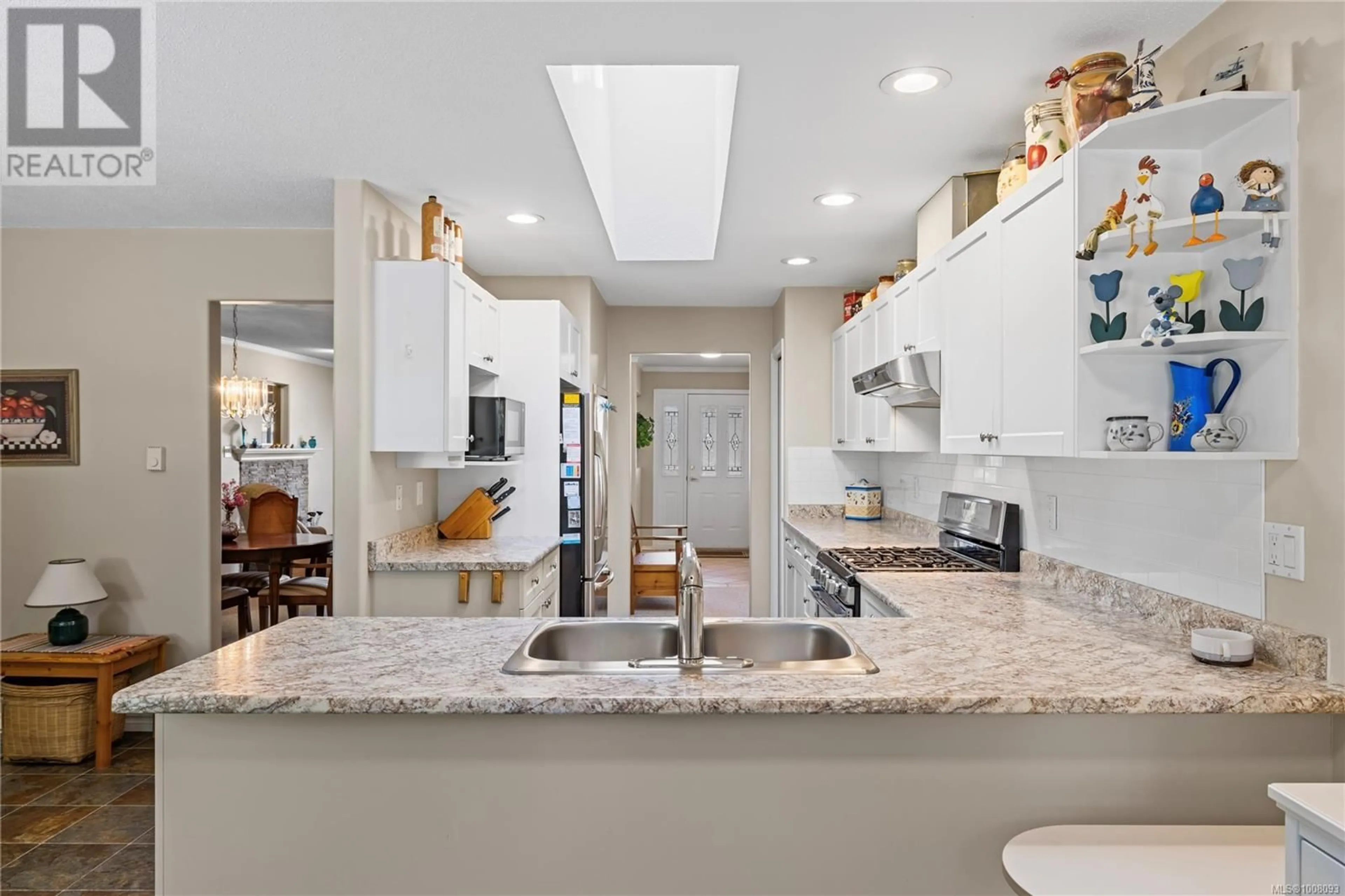 Open concept kitchen, ceramic/tile floor for 789 PHILLIPS STREET, Parksville British Columbia V9P1B1