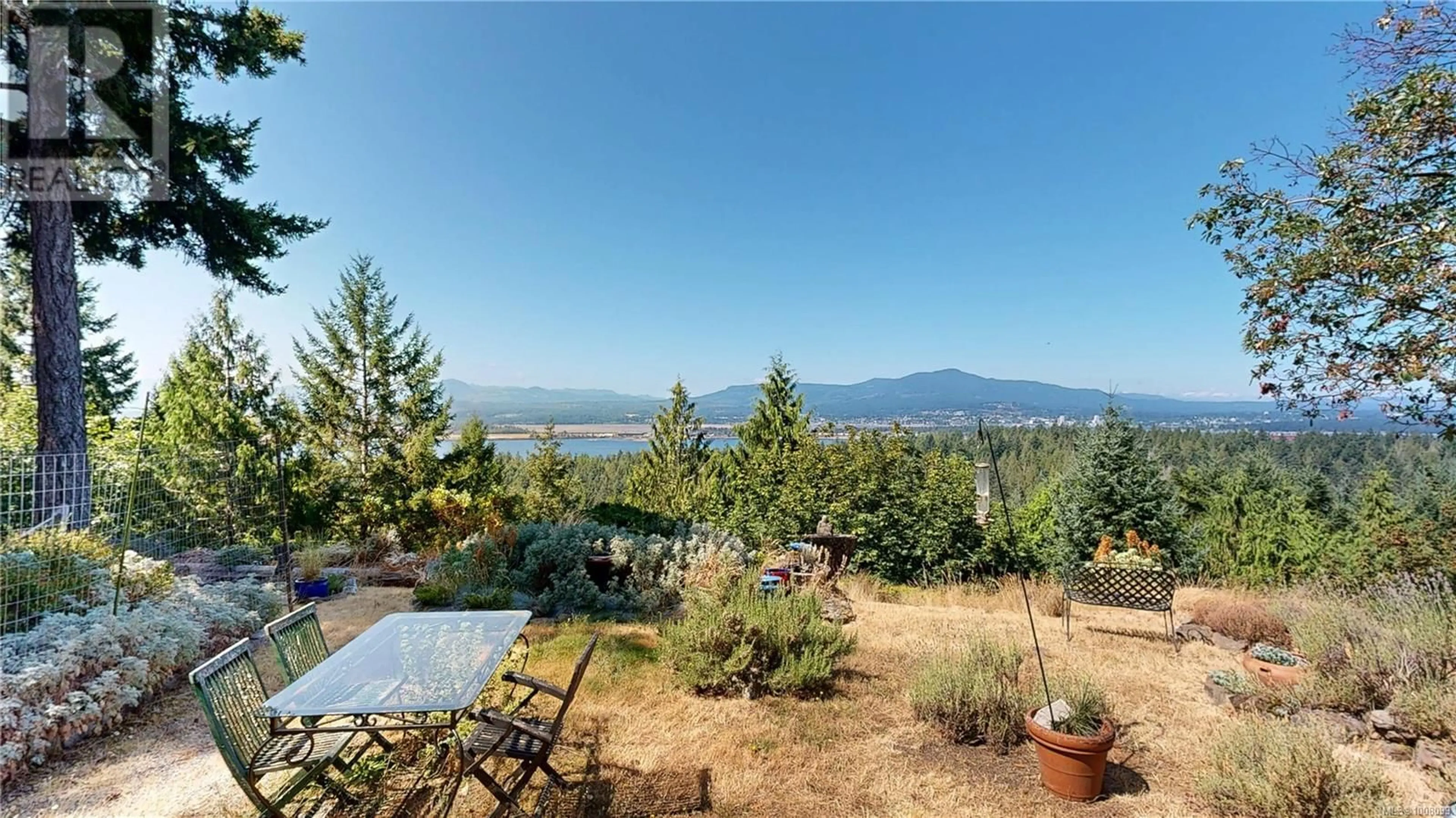 Patio, mountain view for 1025 PAT BURNS AVENUE, Gabriola Island British Columbia V0R1X2