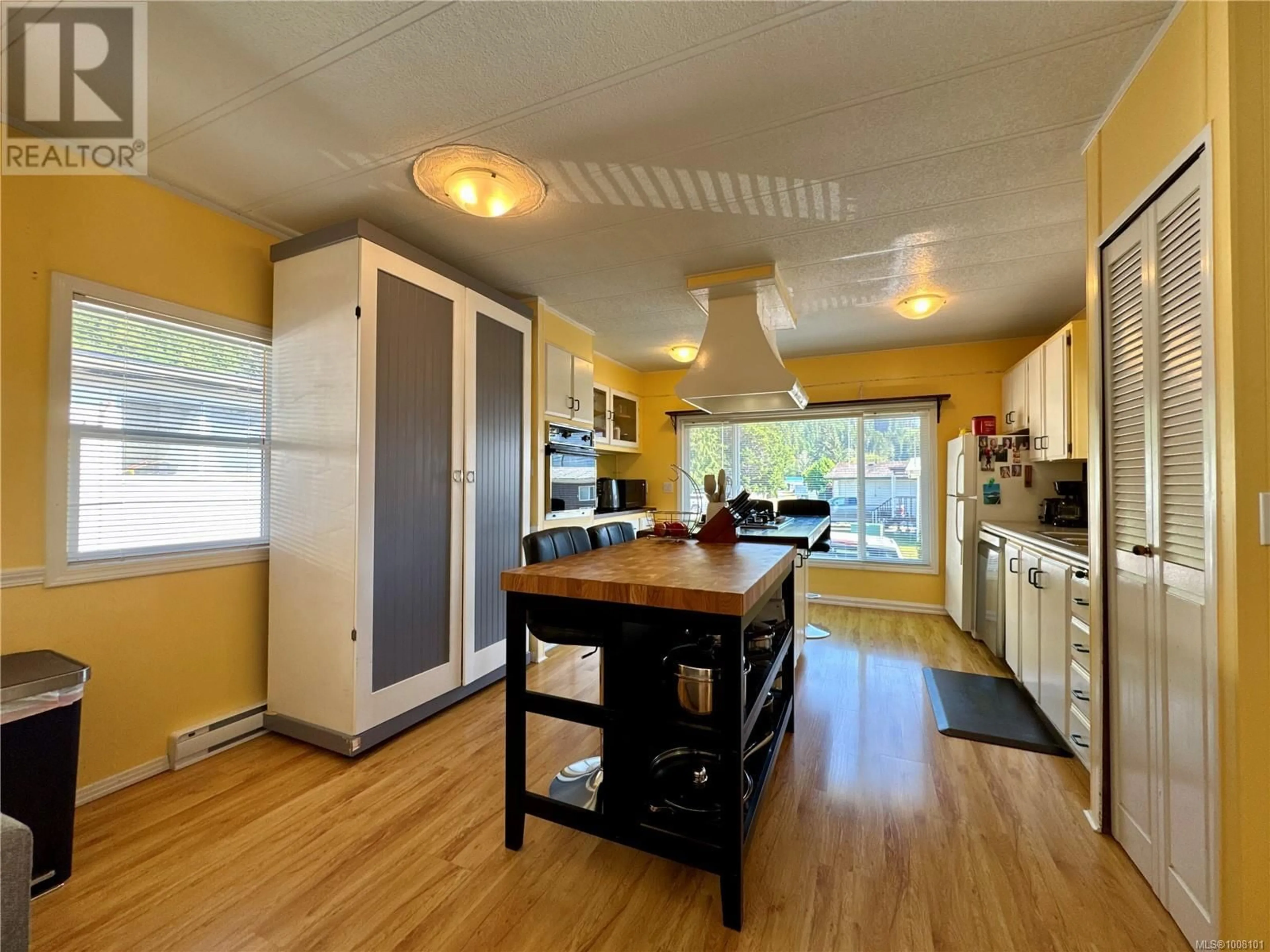 Open concept kitchen, wood/laminate floor for 2 - 1191 MARINE DRIVE, Port Alice British Columbia V0N2N0