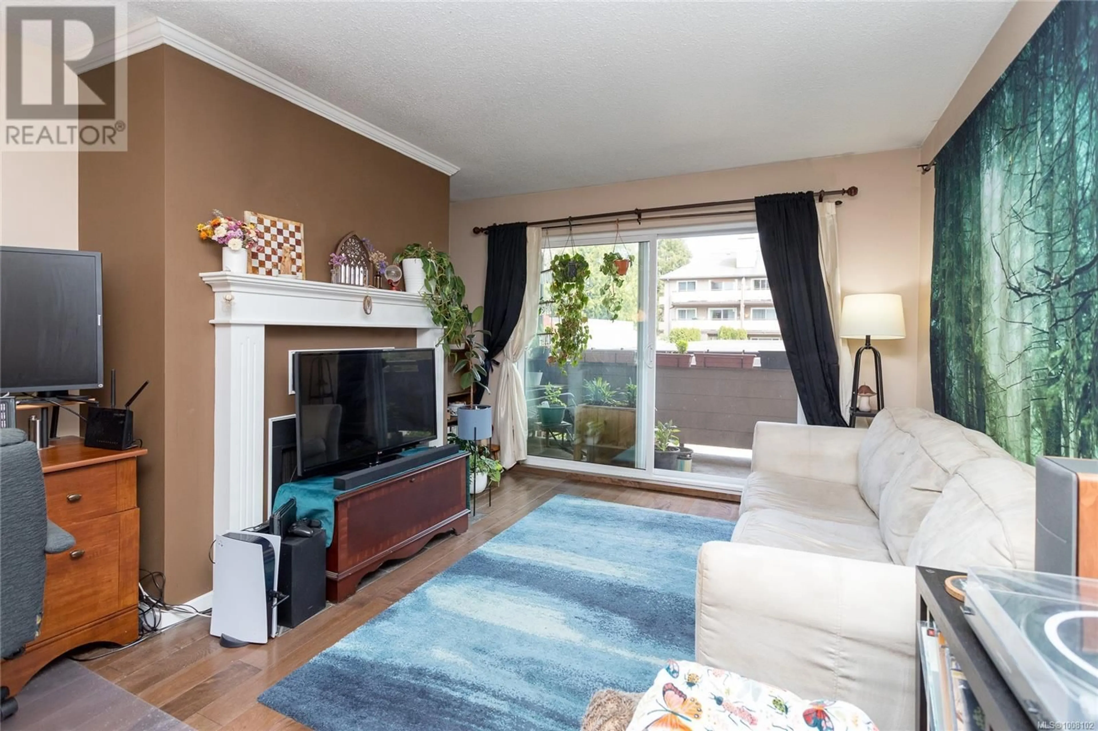 Living room with furniture, wood/laminate floor for 201 - 3215 ALDER STREET, Saanich British Columbia V8X1P3