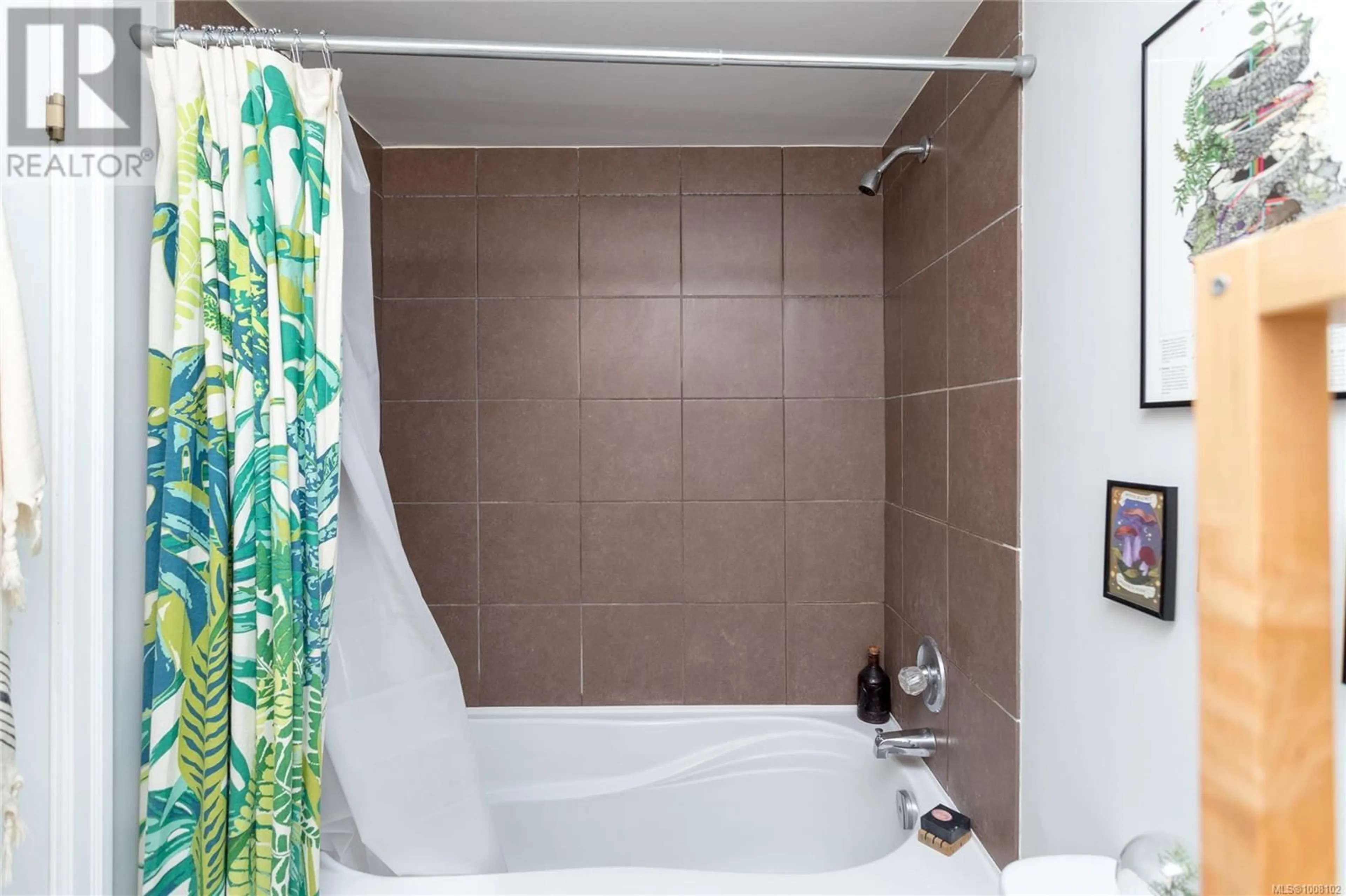 Standard bathroom, ceramic/tile floor for 201 - 3215 ALDER STREET, Saanich British Columbia V8X1P3