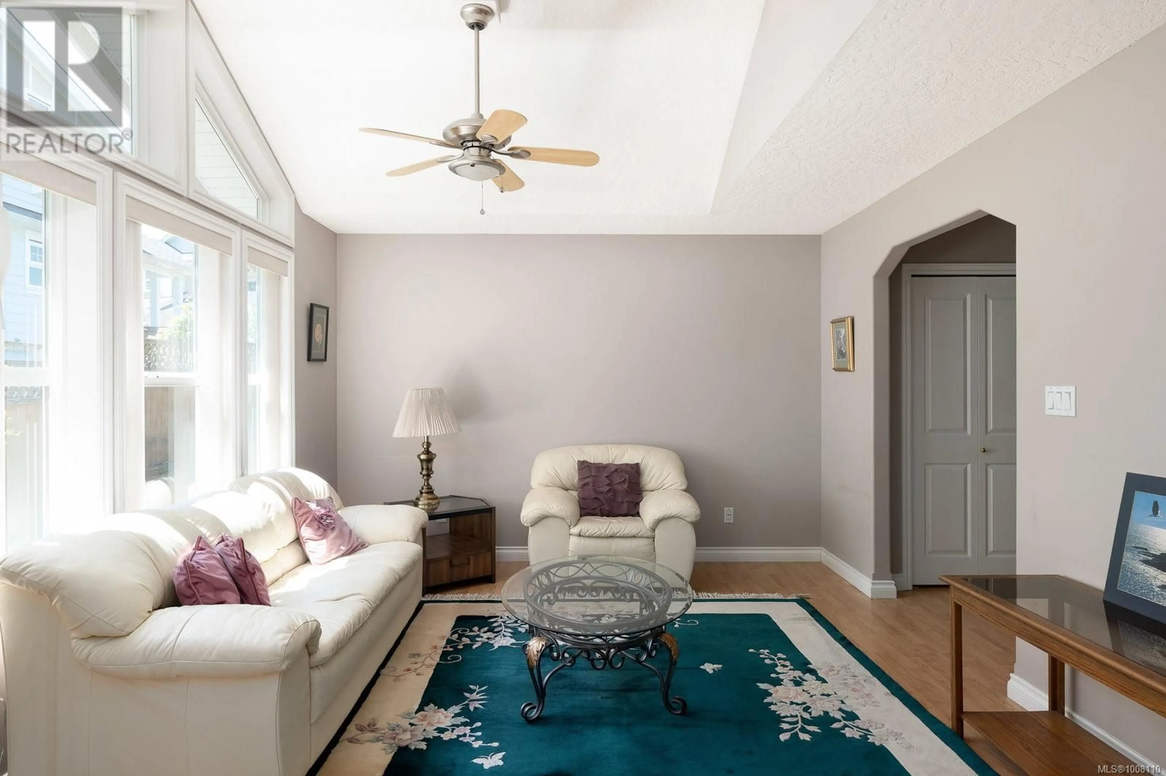 Living room with furniture, unknown for 3 - 707 GREENLEA DRIVE, Saanich British Columbia V8Z3E7