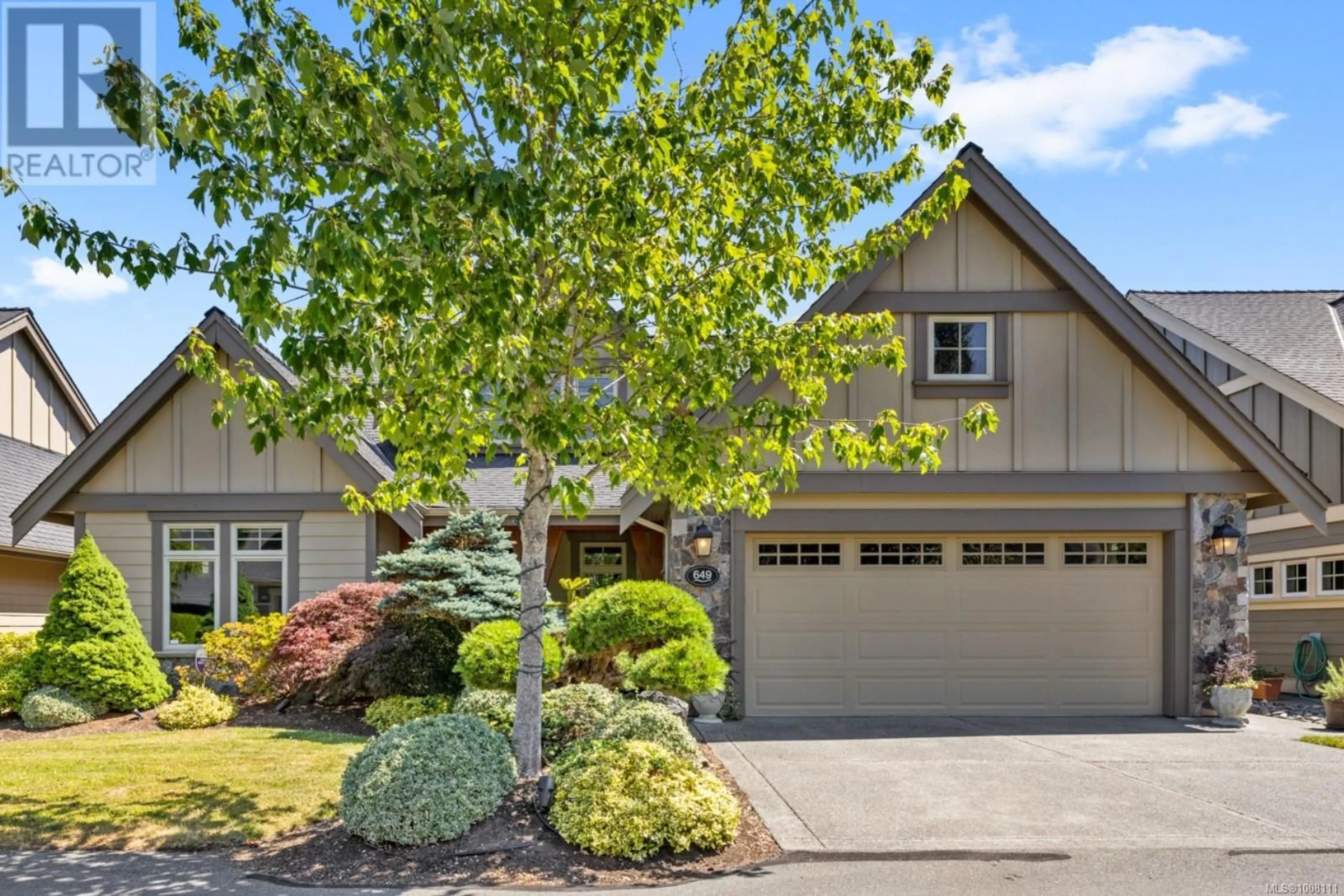Home with vinyl exterior material, street for 649 EAGLEWOOD COURT, Qualicum Beach British Columbia V9K0A3