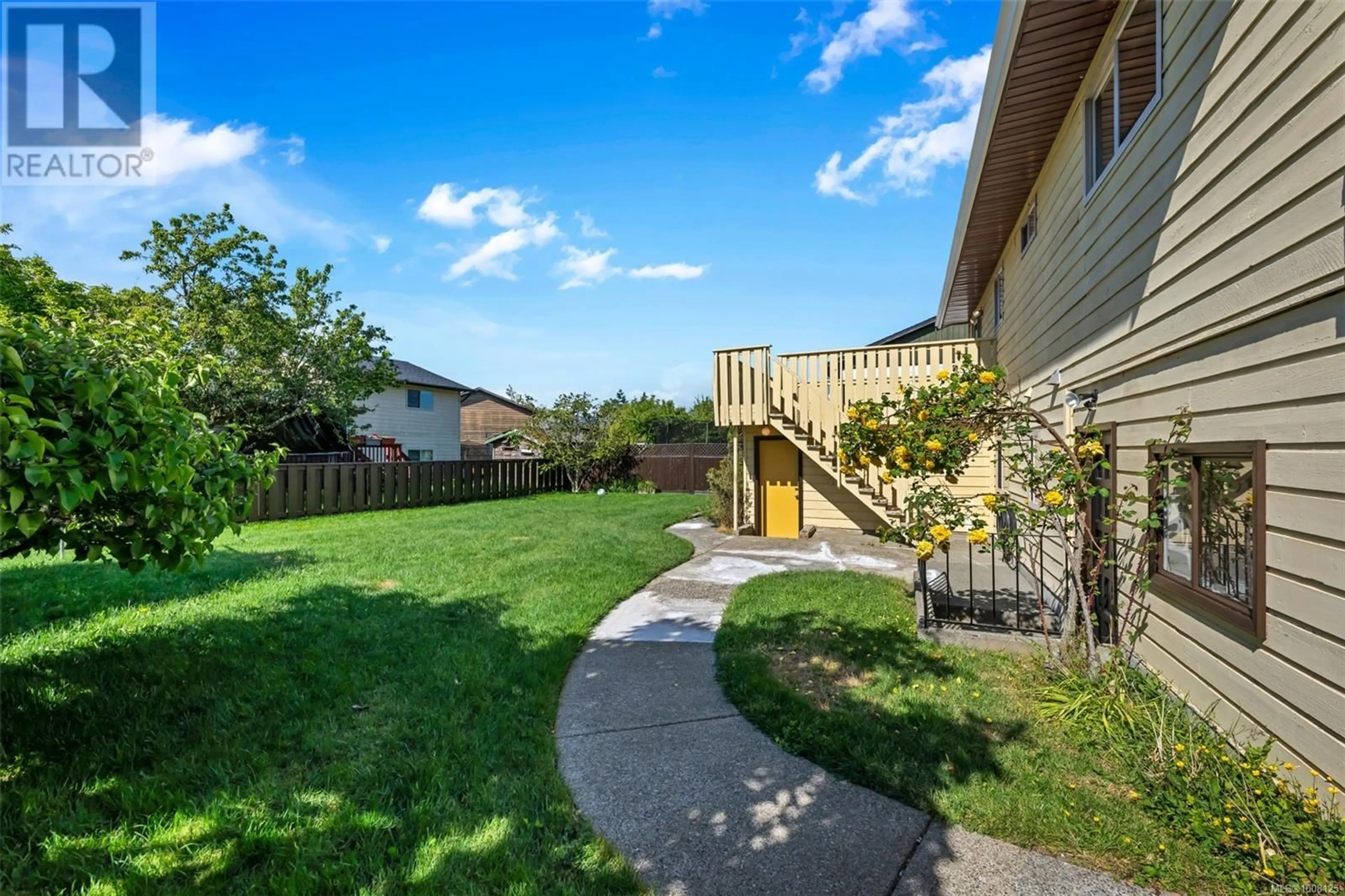 Patio, mountain view for 2225 MAGNOLIA PLACE, Sidney British Columbia V8L4C9