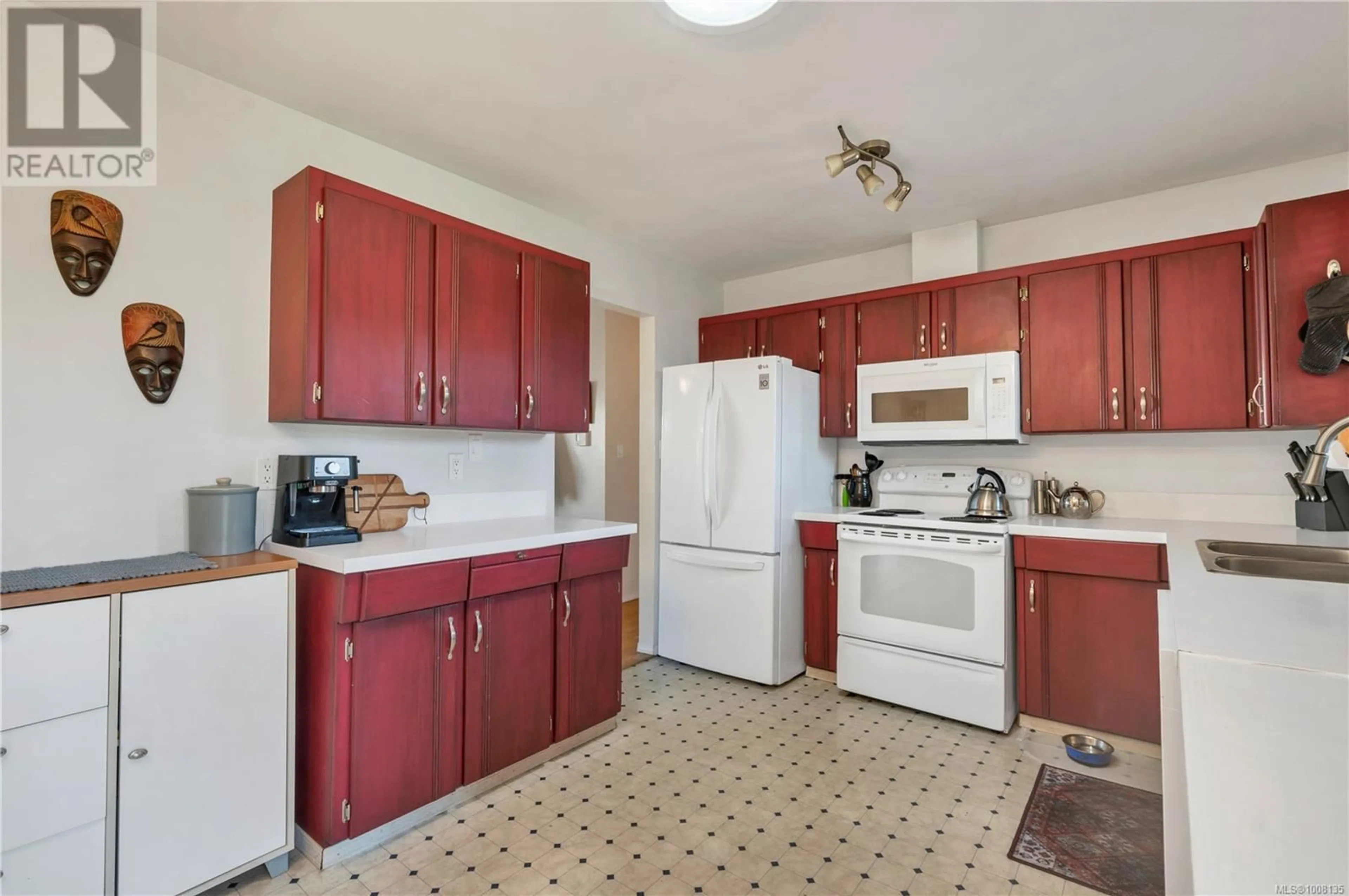 Standard kitchen, ceramic/tile floor for 762 KALMAR ROAD, Campbell River British Columbia V9W5S4