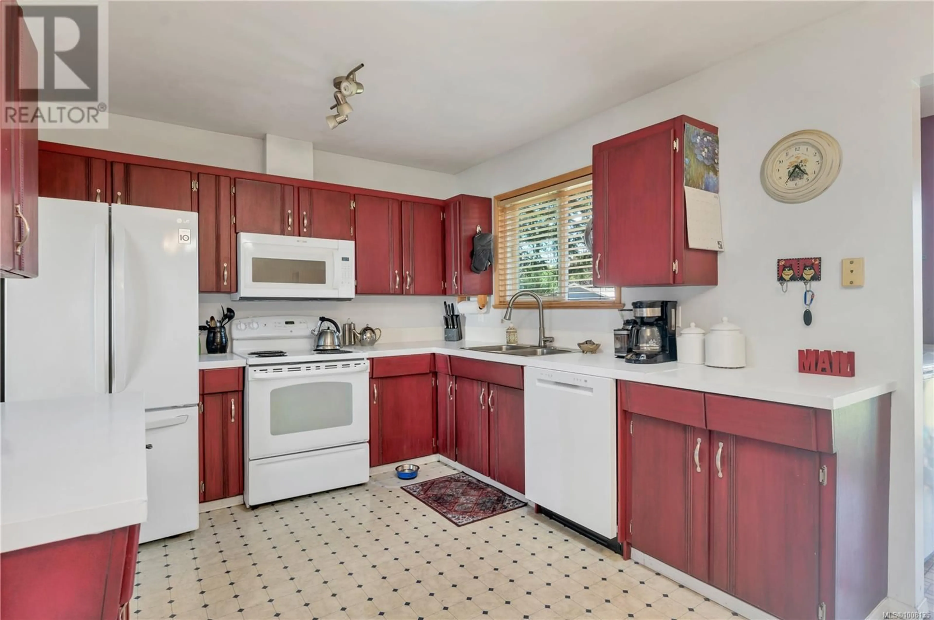 Standard kitchen, ceramic/tile floor for 762 KALMAR ROAD, Campbell River British Columbia V9W5S4