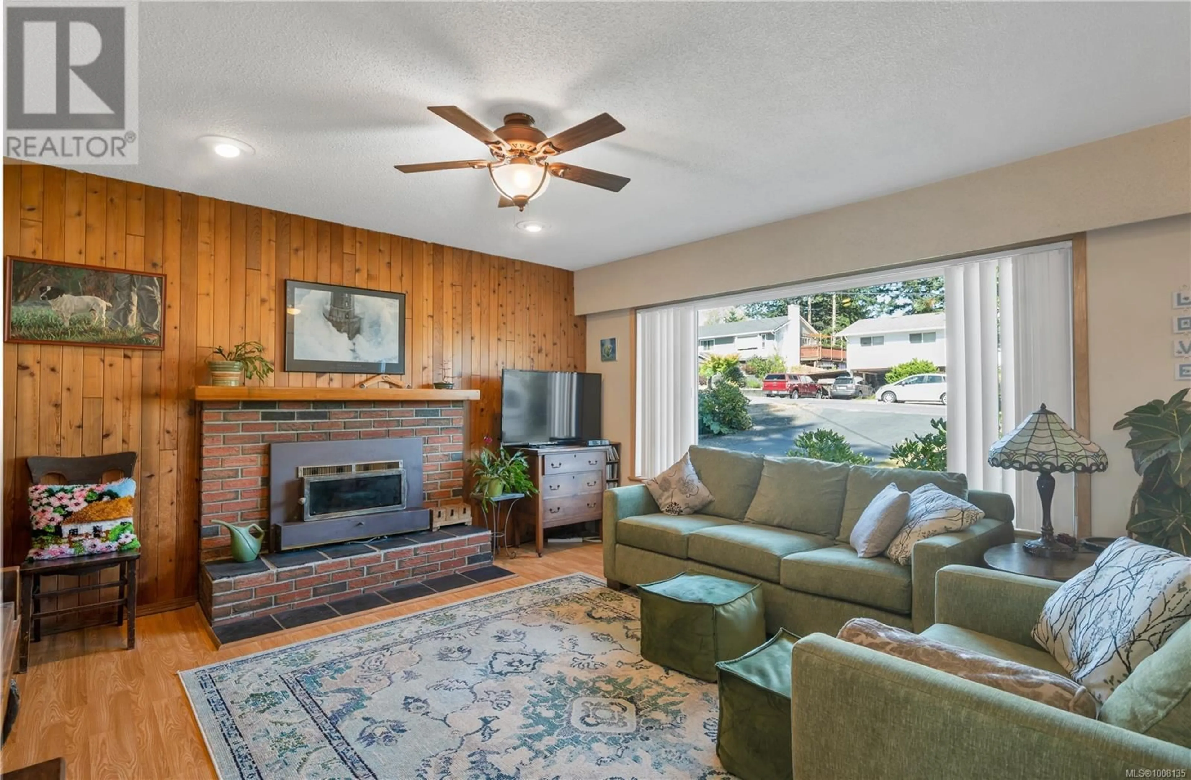 Living room with furniture, unknown for 762 KALMAR ROAD, Campbell River British Columbia V9W5S4