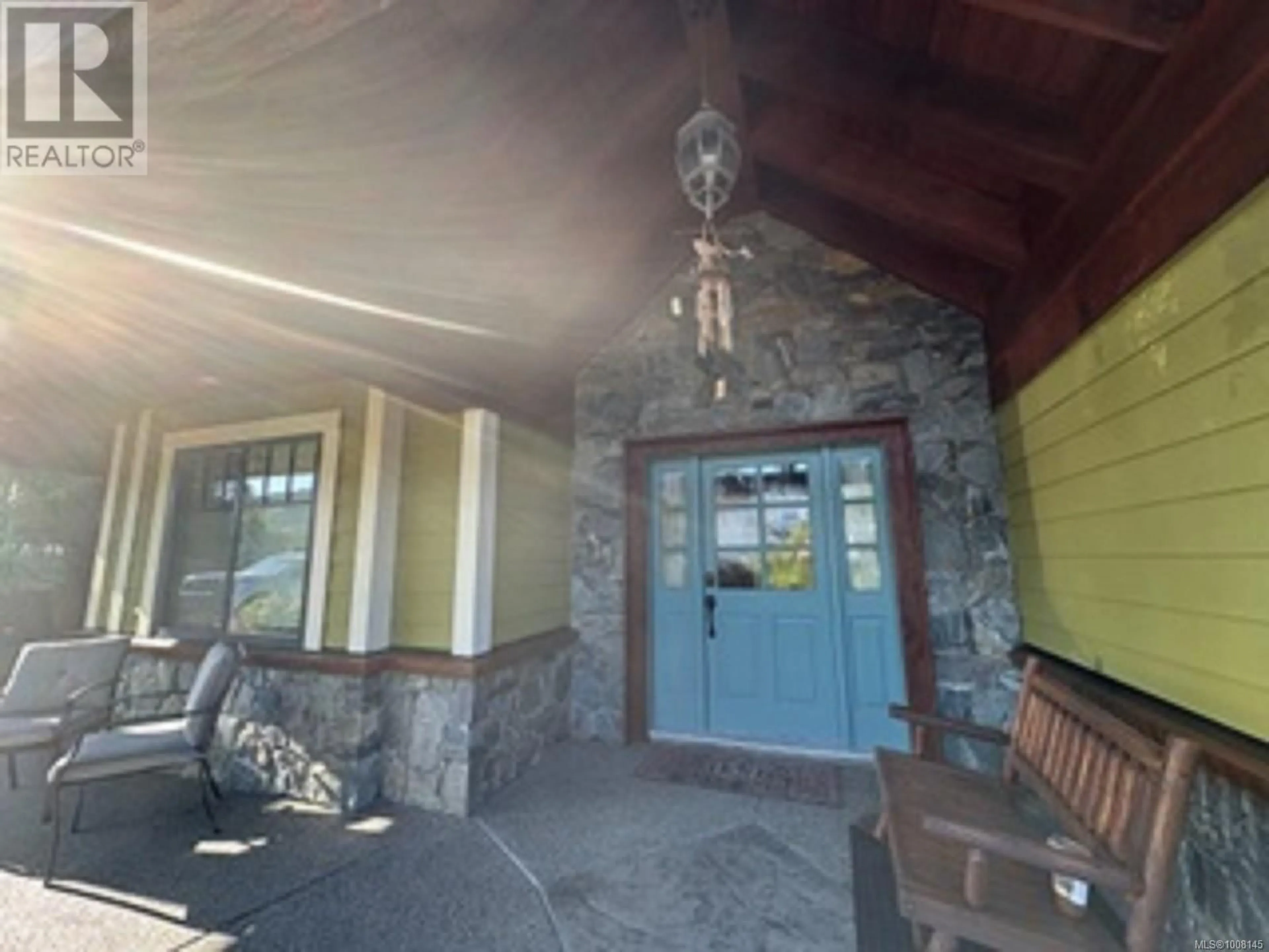 Indoor foyer for 4848 NEY DRIVE, Nanaimo British Columbia V9V1W5