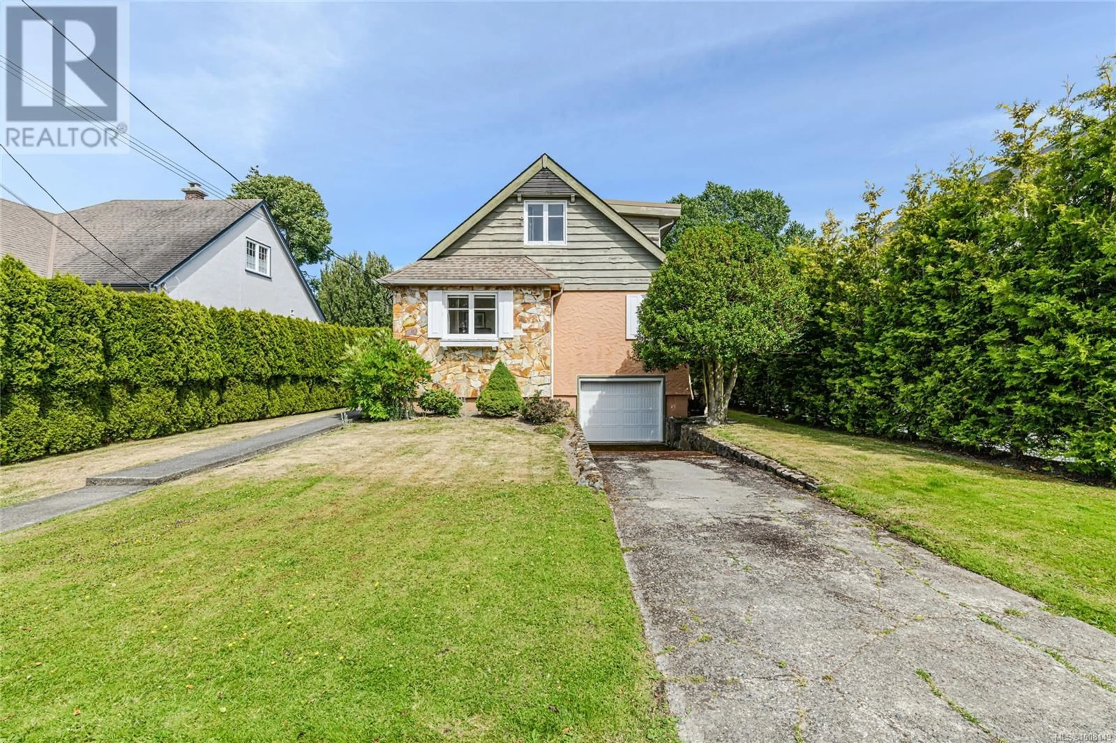 A pic from outside/outdoor area/front of a property/back of a property/a pic from drone, street for 787 NEWPORT AVENUE, Oak Bay British Columbia V8S5C8