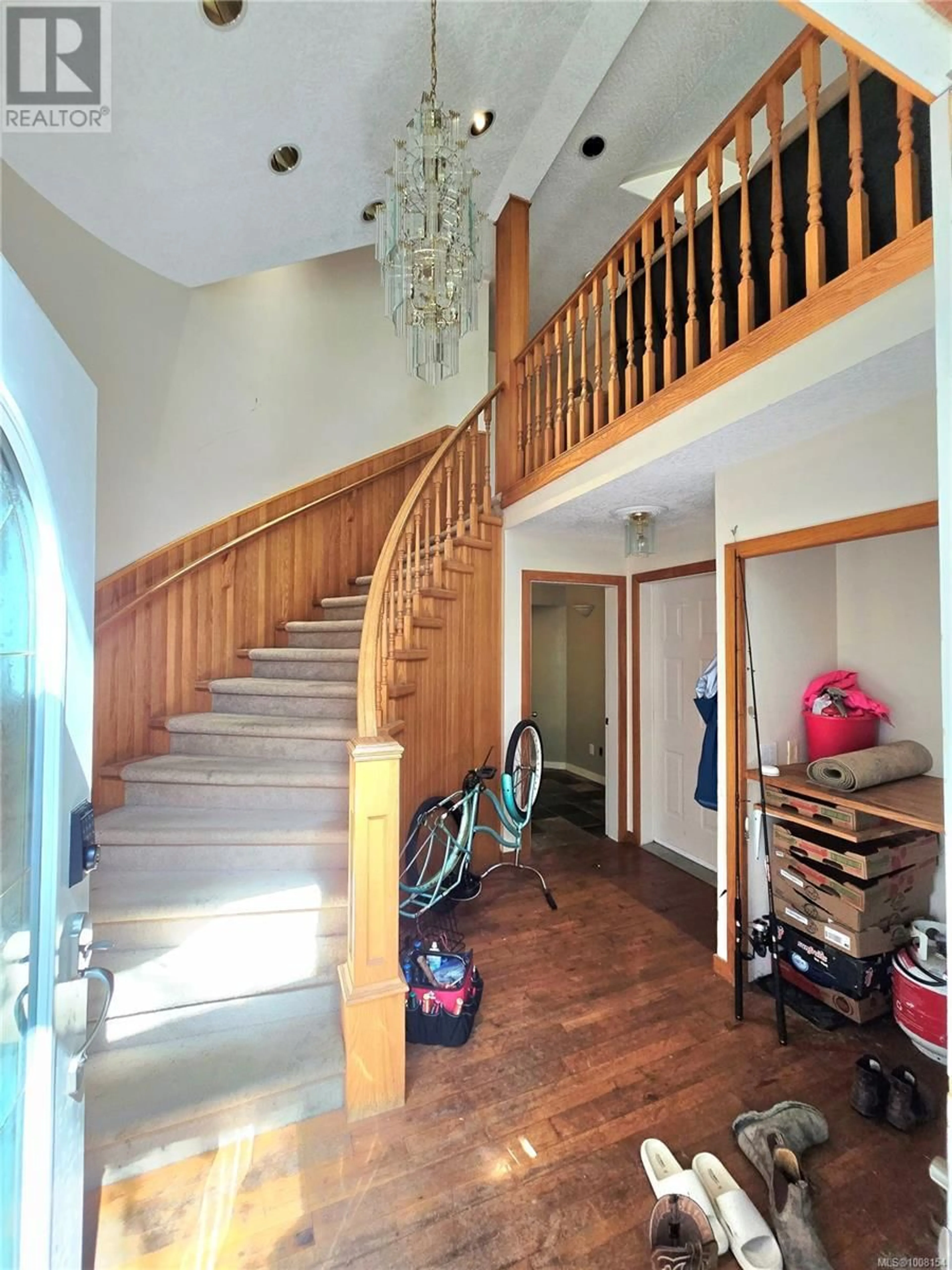 Indoor foyer for 1294 LYNN ROAD, Tofino British Columbia V0R2Z0