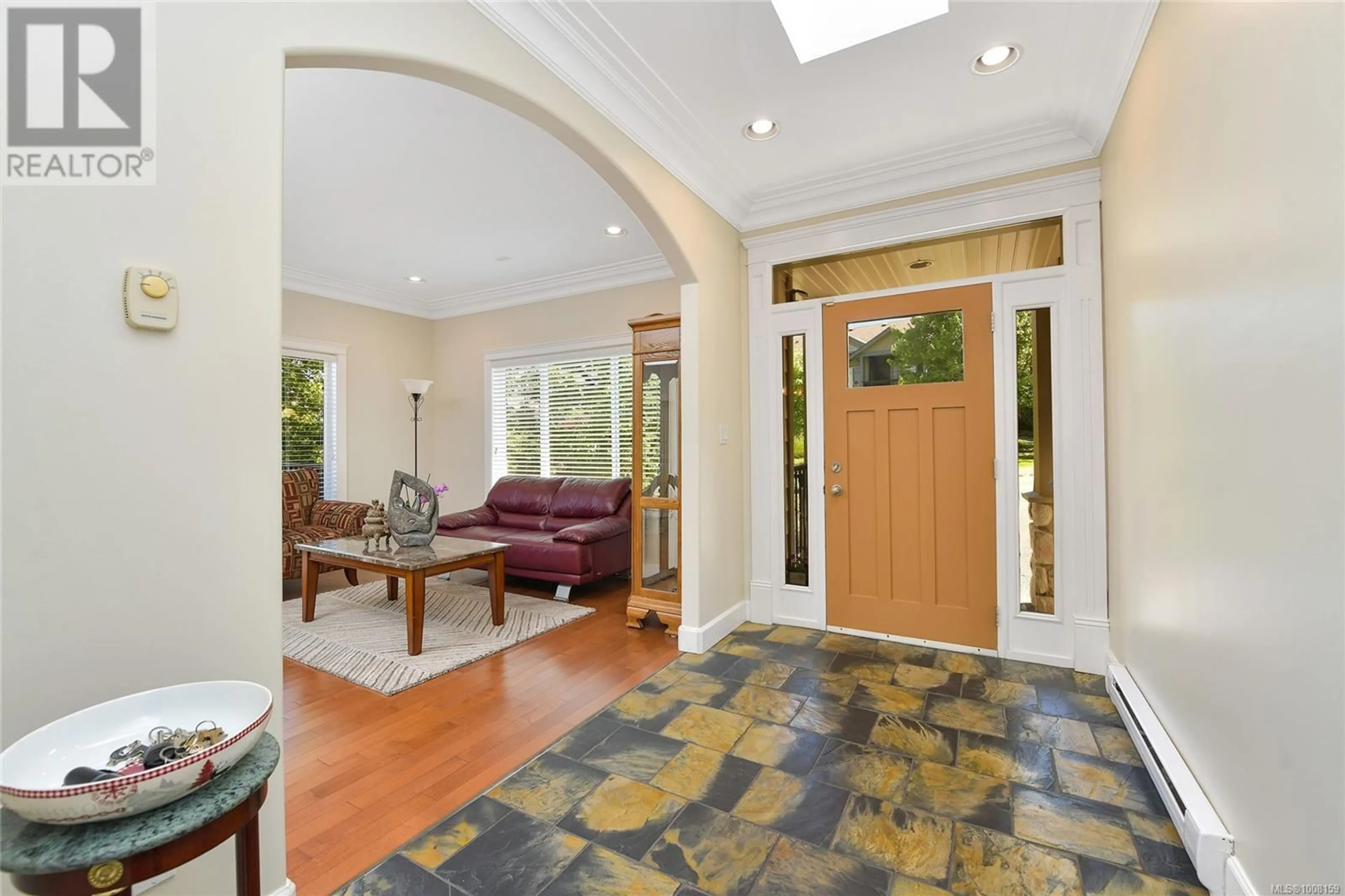 Indoor entryway for 2110 BISHOPS GATE, Langford British Columbia V8Z6S4