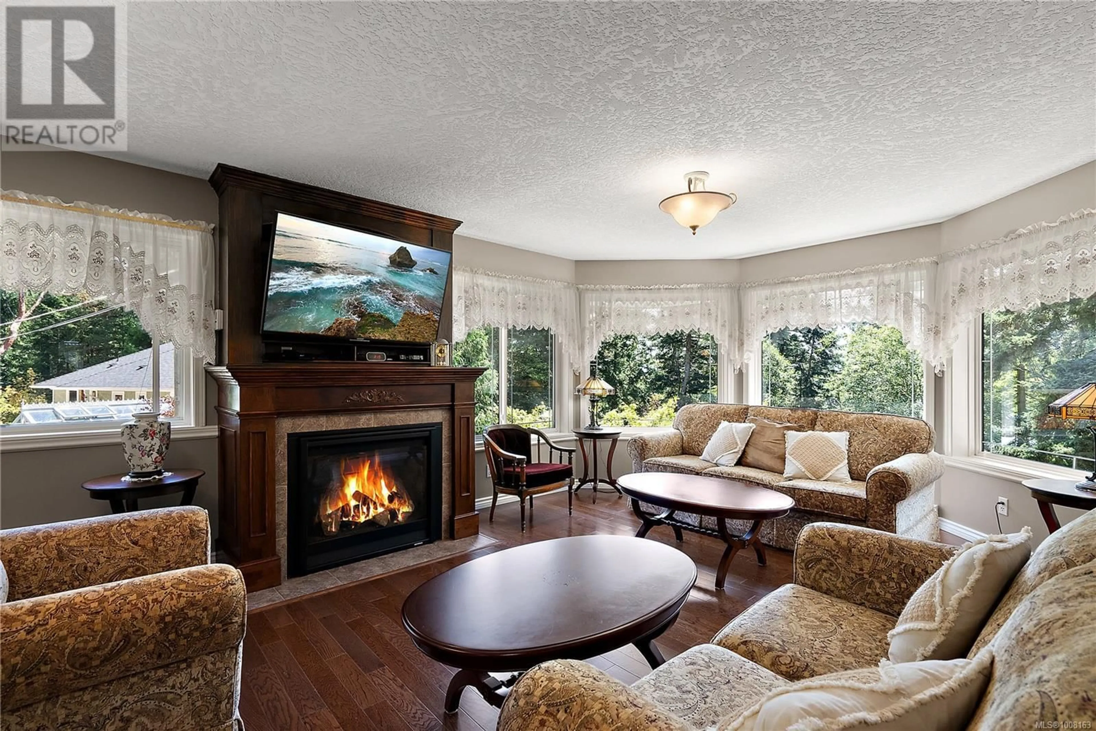 Living room with furniture, wood/laminate floor for 2250 TRYON ROAD, North Saanich British Columbia V8L5H7