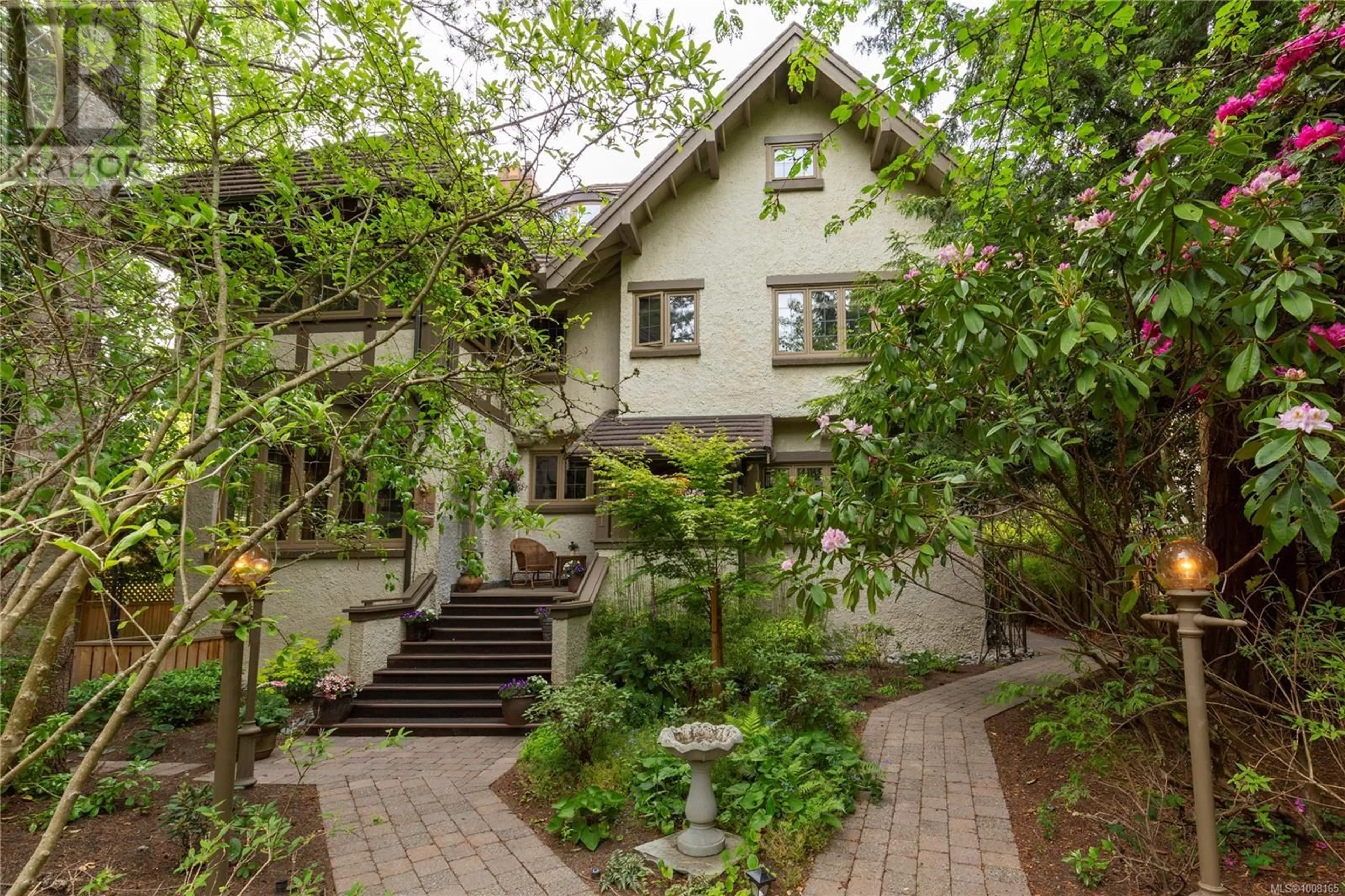 Patio, street for 1521 SHASTA PLACE, Victoria British Columbia V8S1Y1