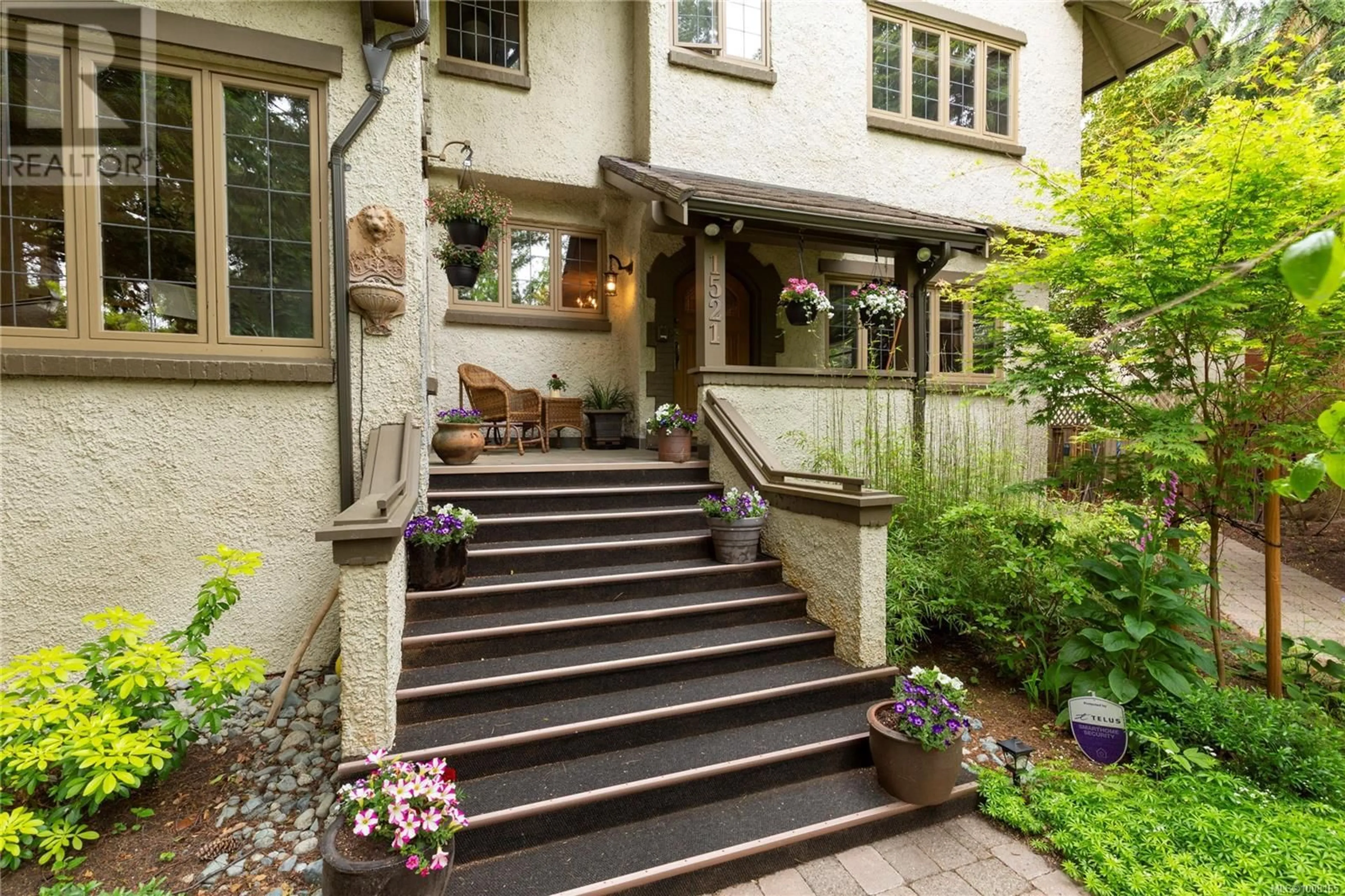 Patio, street for 1521 SHASTA PLACE, Victoria British Columbia V8S1Y1