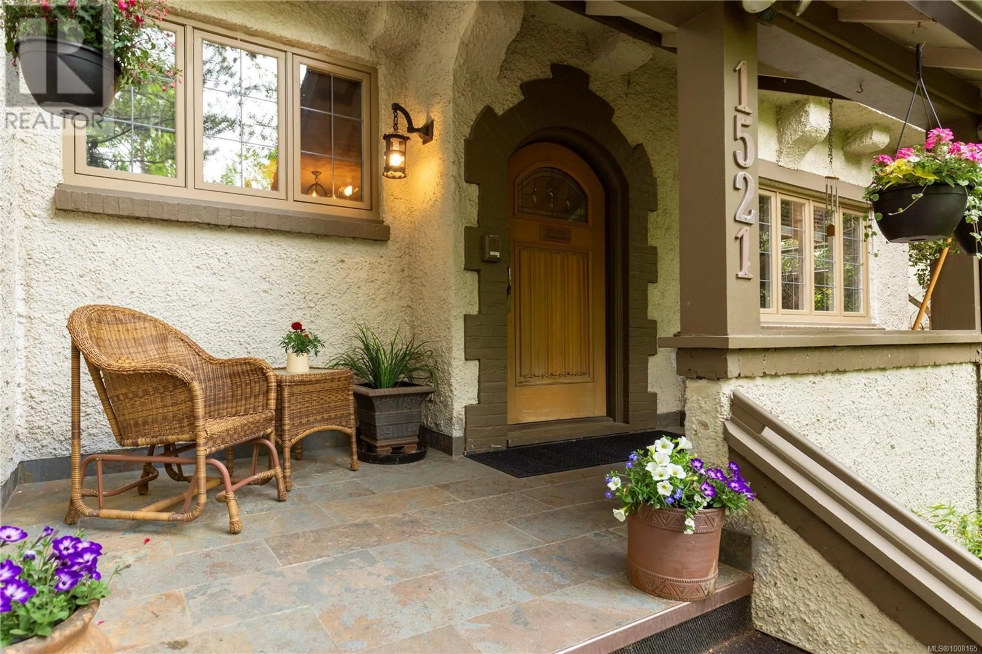 Indoor entryway for 1521 SHASTA PLACE, Victoria British Columbia V8S1Y1