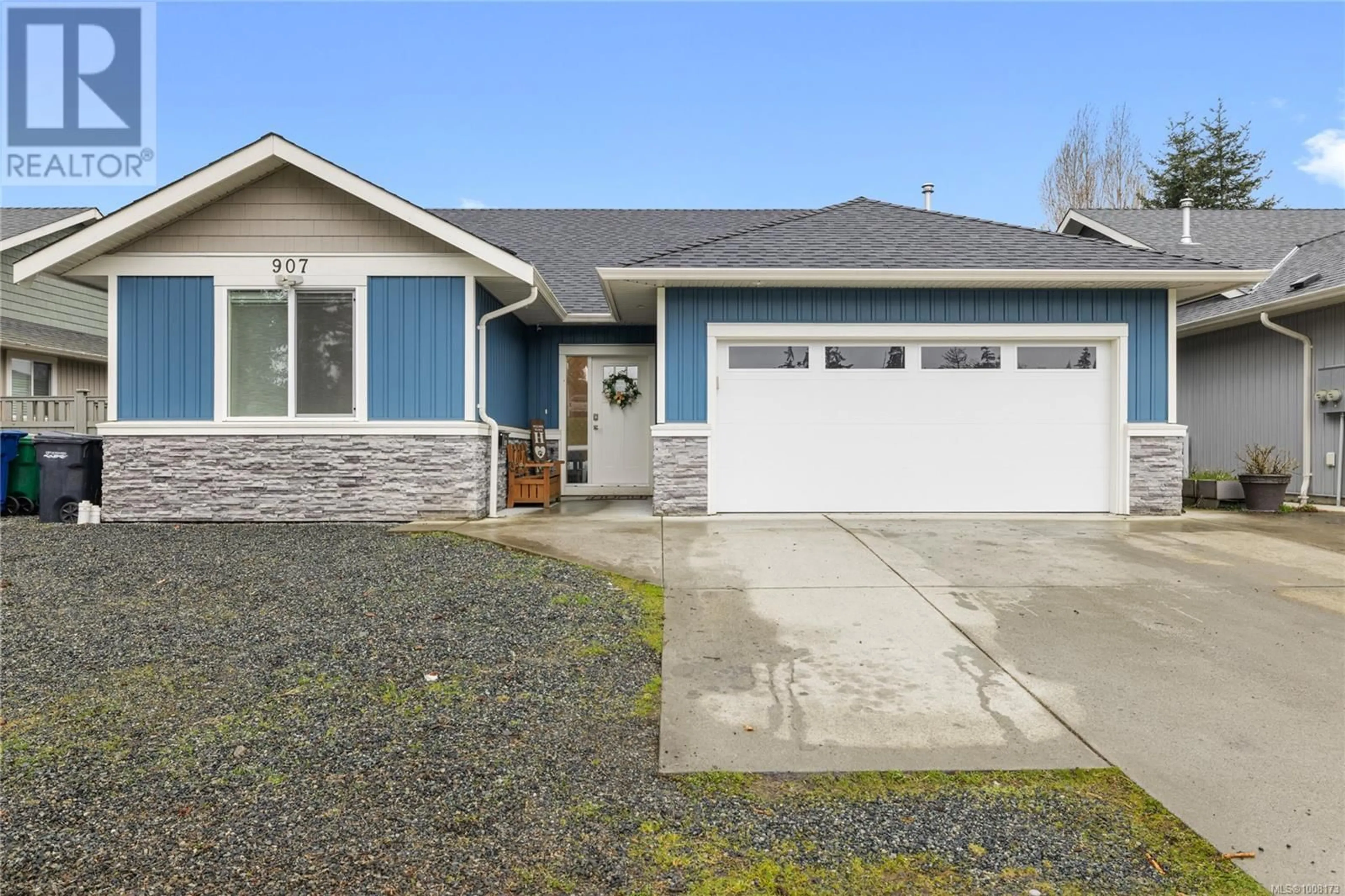 Home with vinyl exterior material, street for 907 PARK AVENUE, Nanaimo British Columbia V9R4J3