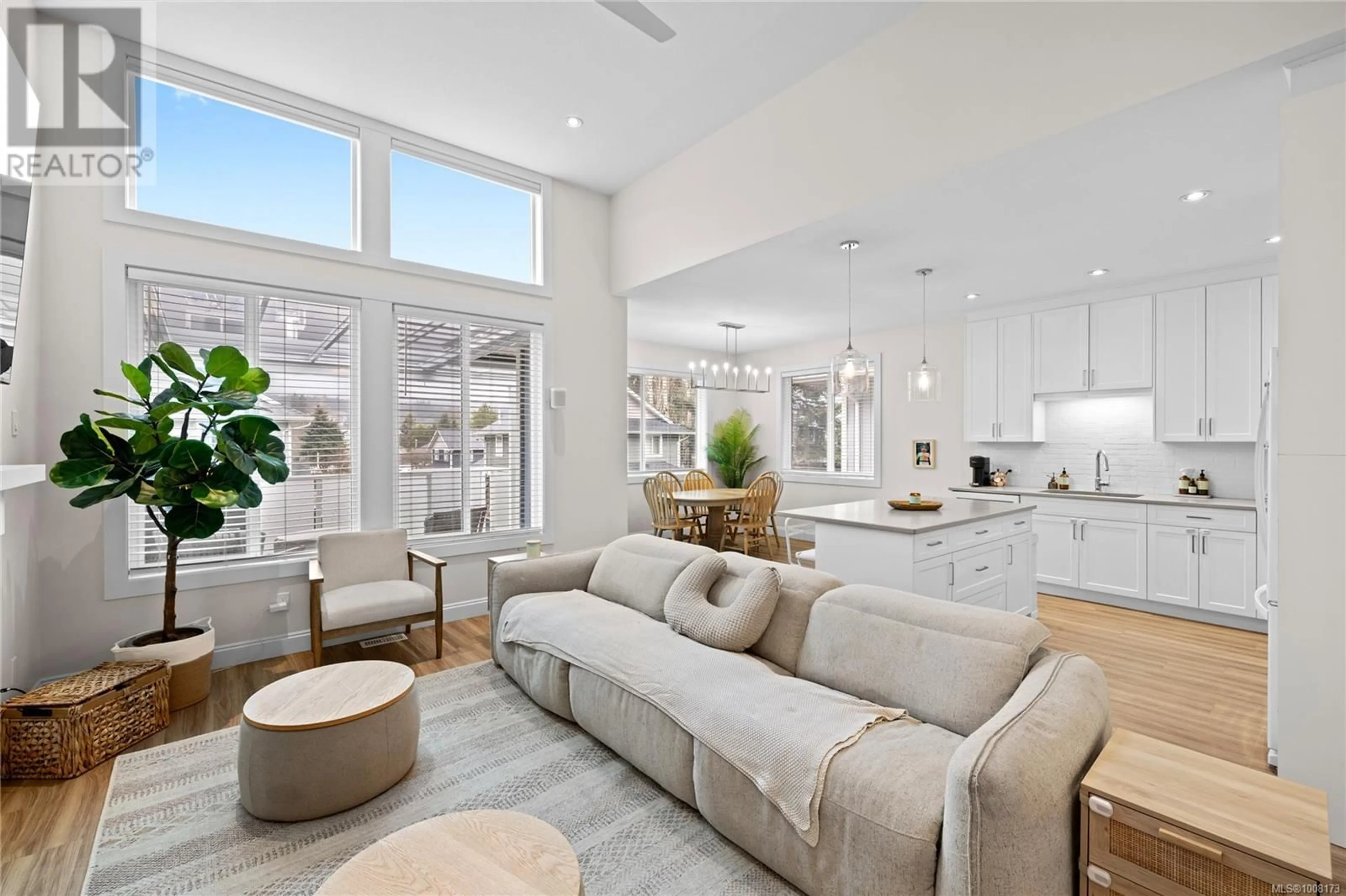 Living room with furniture, unknown for 907 PARK AVENUE, Nanaimo British Columbia V9R4J3