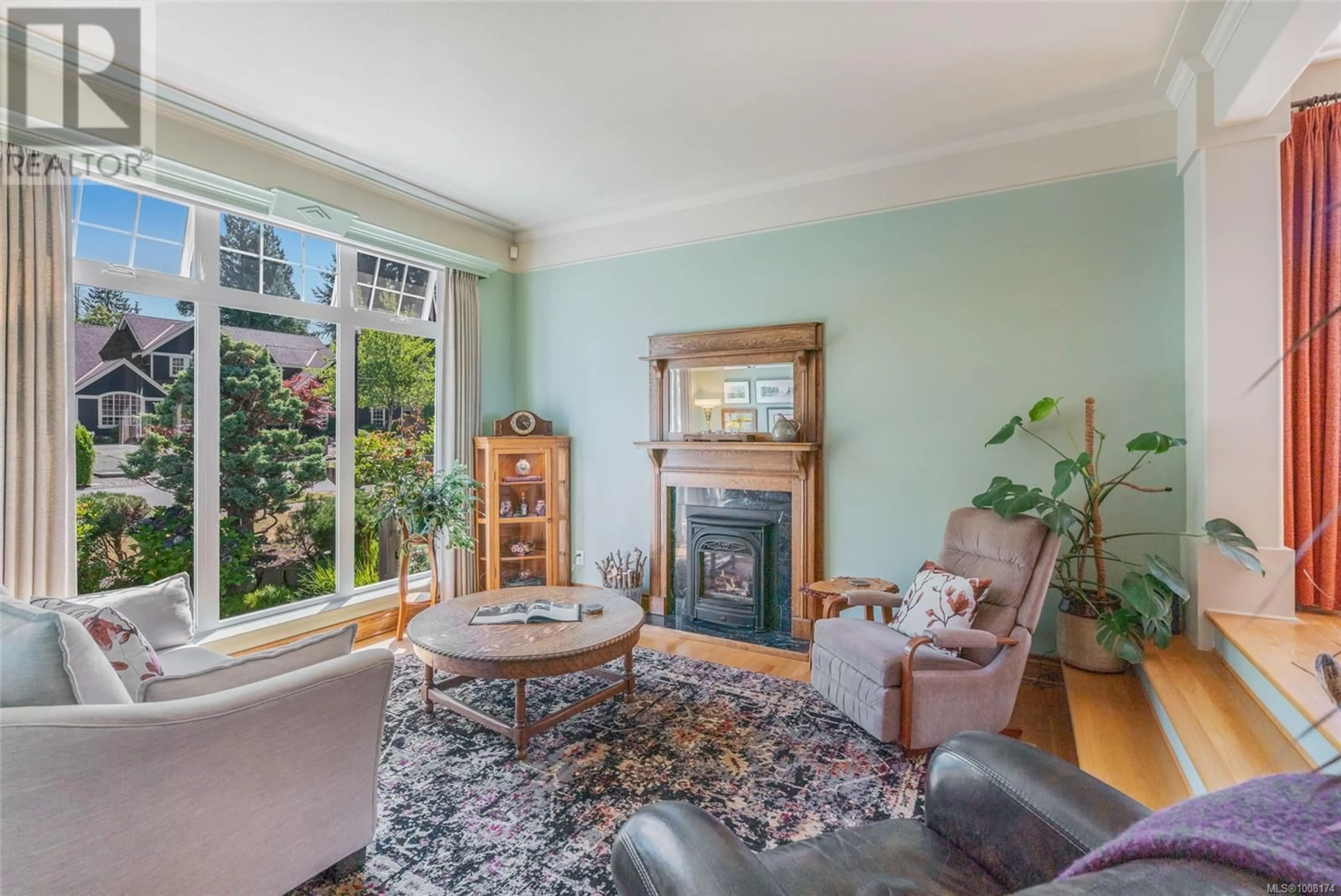 Living room with furniture, unknown for 187 SATURNA DRIVE, Qualicum Beach British Columbia V9K2P5