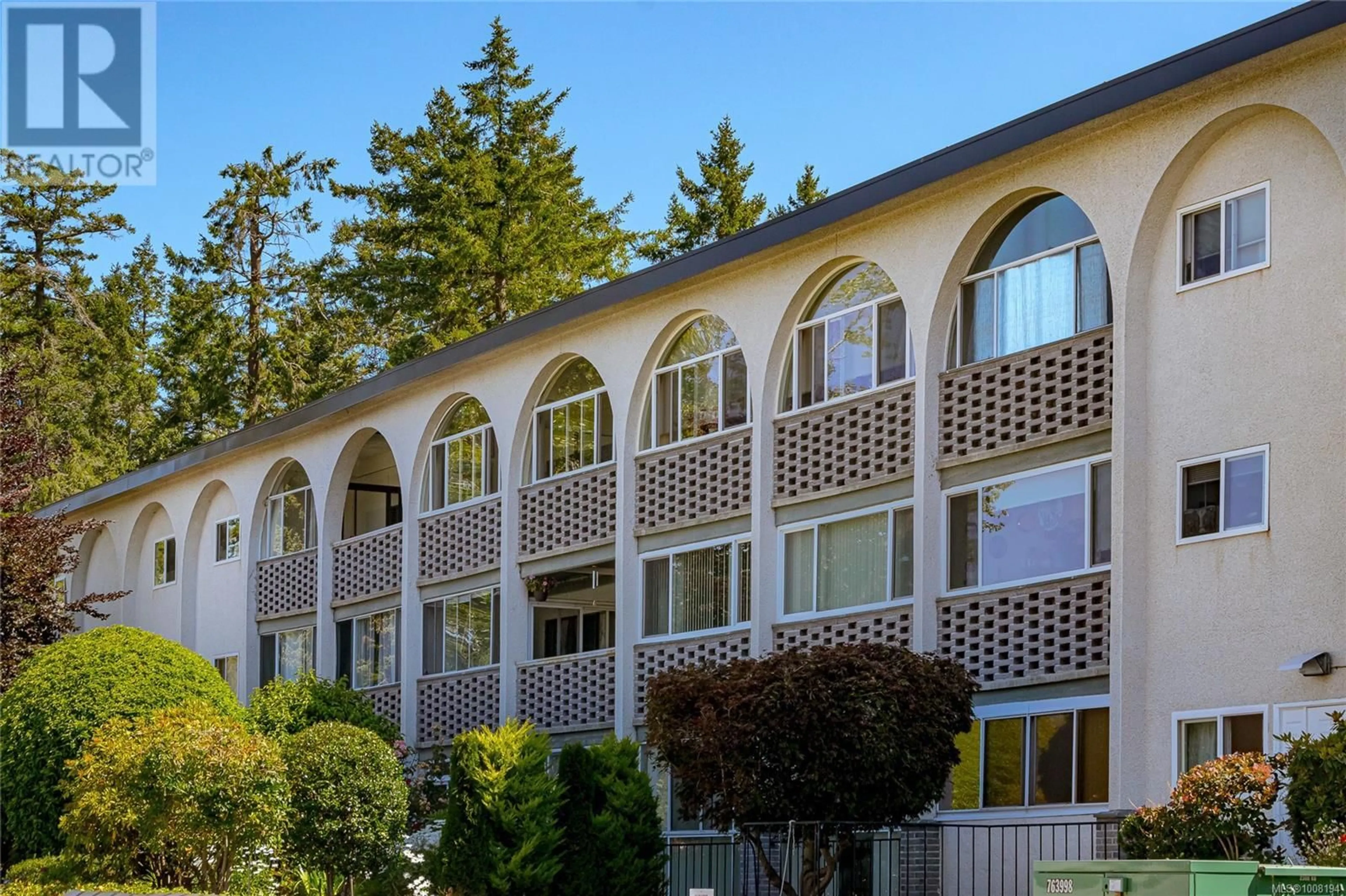 Patio, building for 212 - 2040 WHITE BIRCH ROAD, Sidney British Columbia V8L2R1
