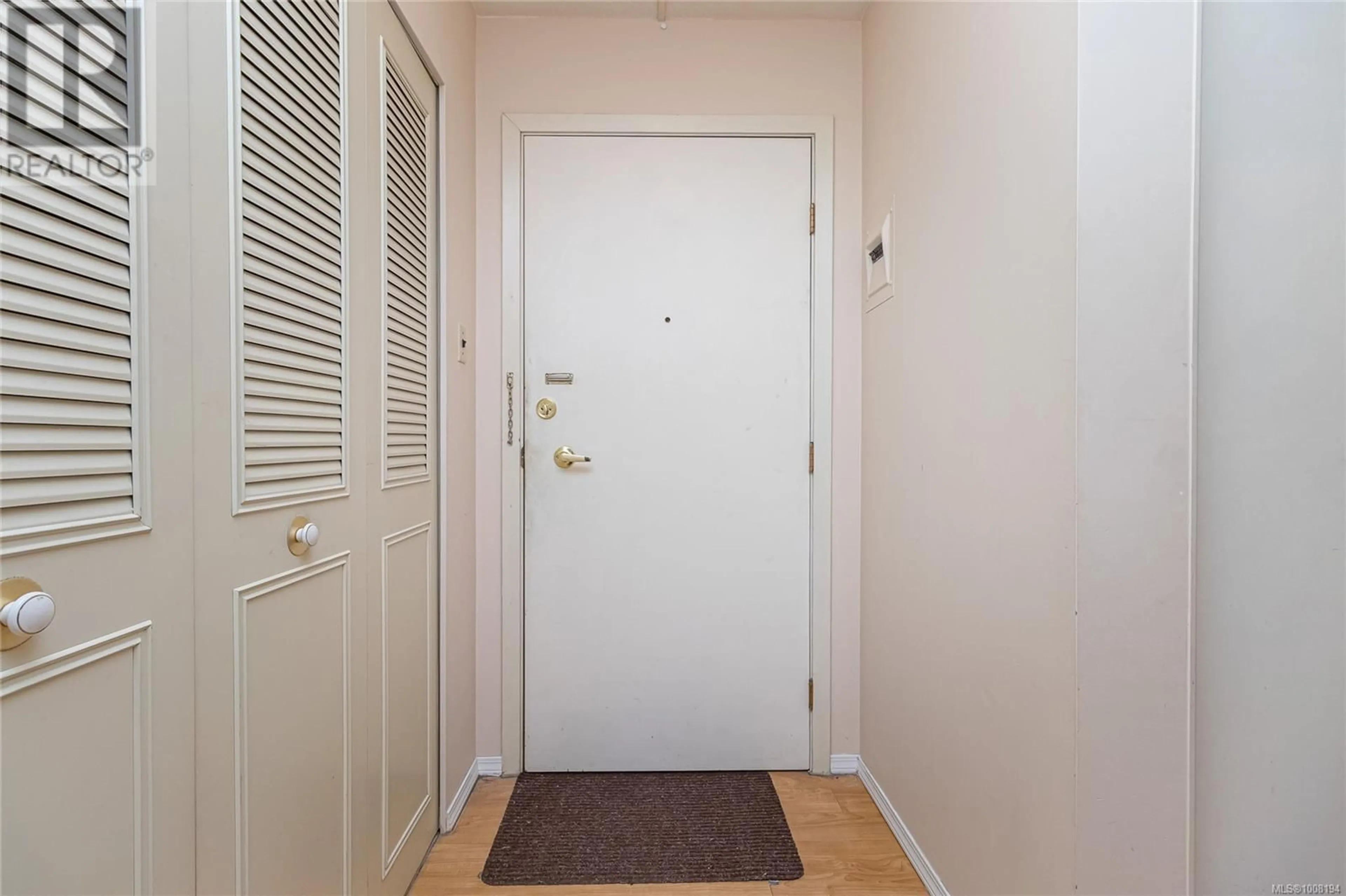 Indoor entryway for 212 - 2040 WHITE BIRCH ROAD, Sidney British Columbia V8L2R1