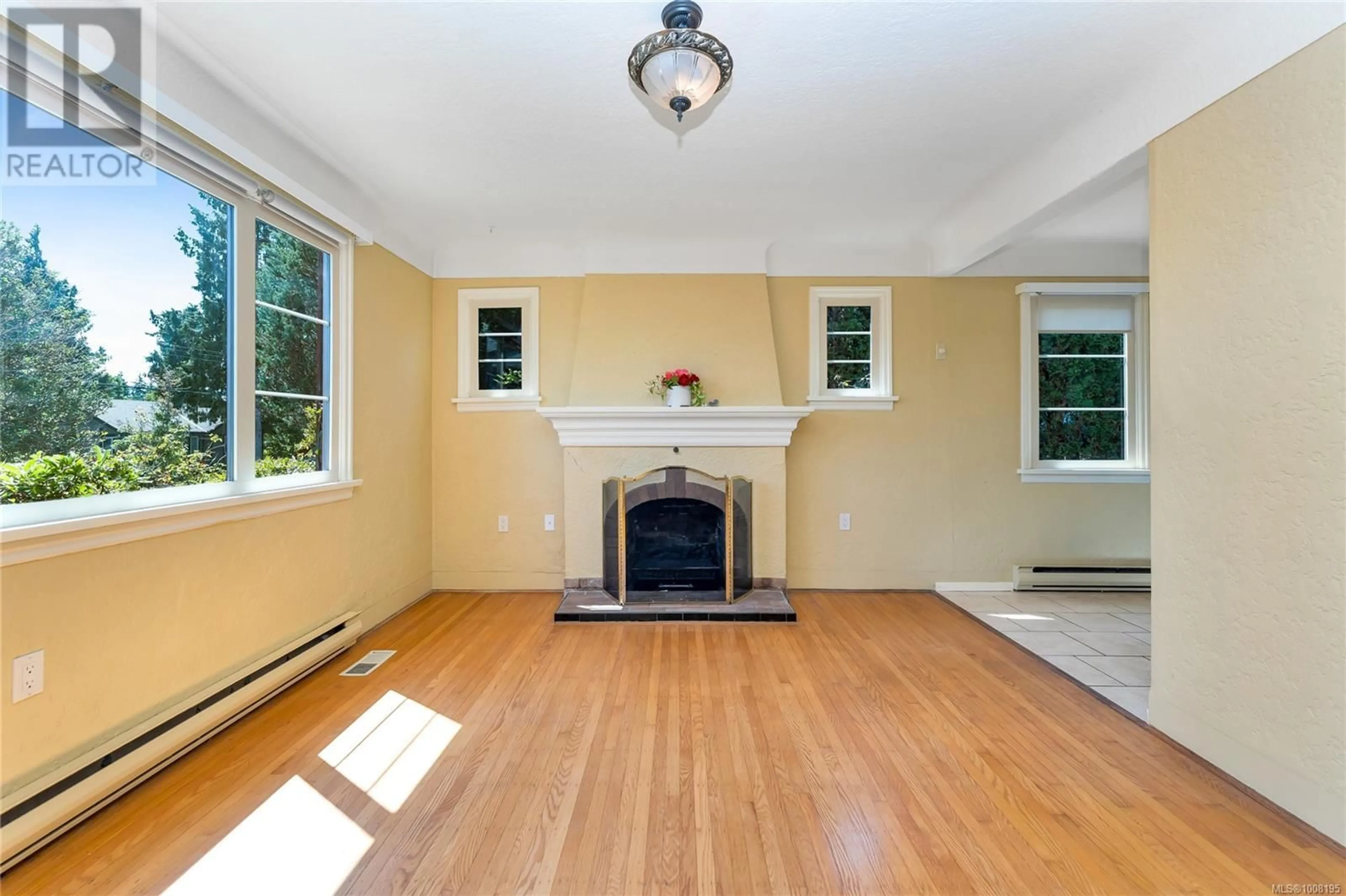 Unknown for 902 FORSHAW ROAD, Esquimalt British Columbia V9A6L9