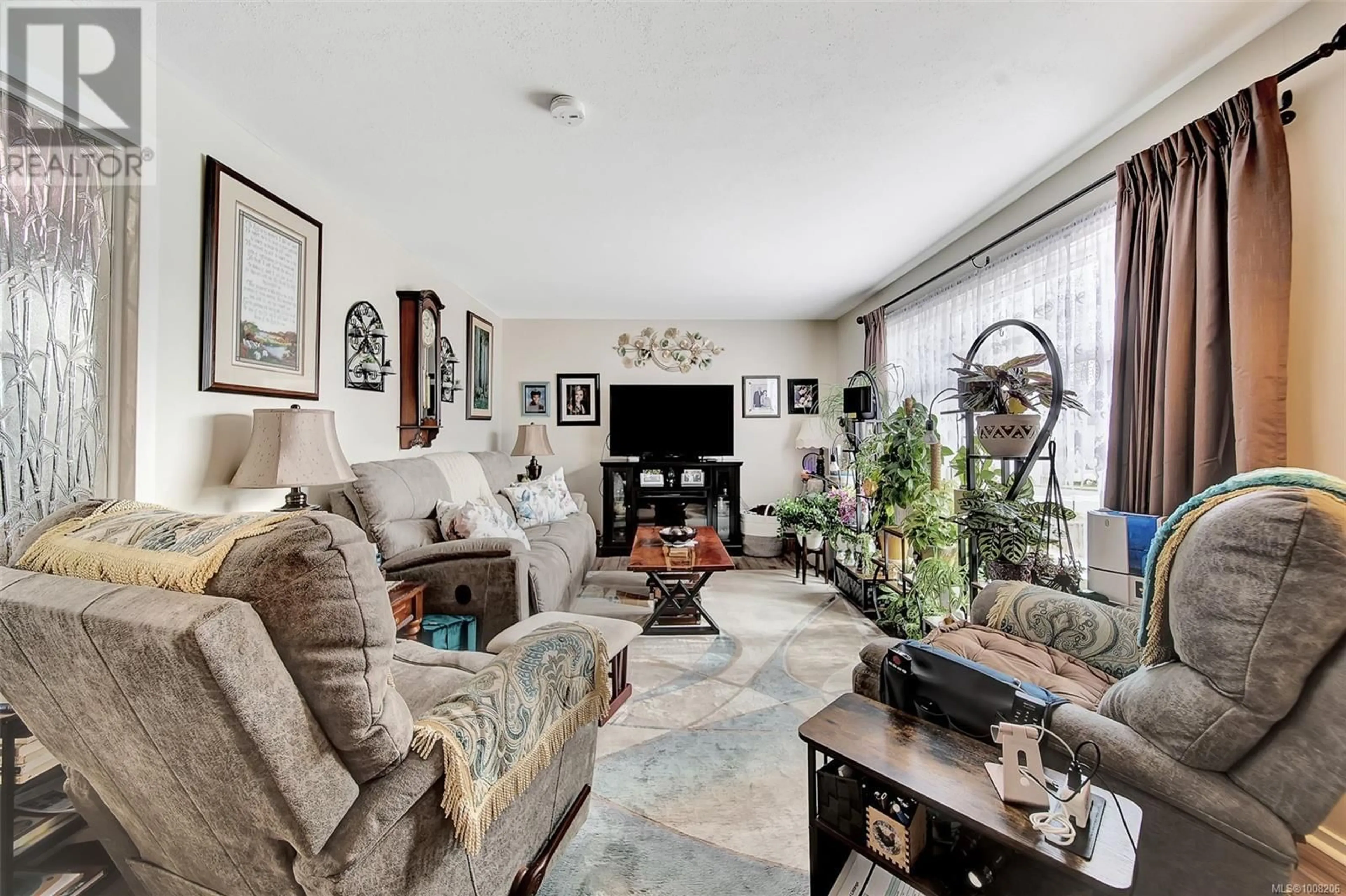 Living room with furniture, unknown for 2892 ANDERSON AVENUE, Port Alberni British Columbia V9Y2V5