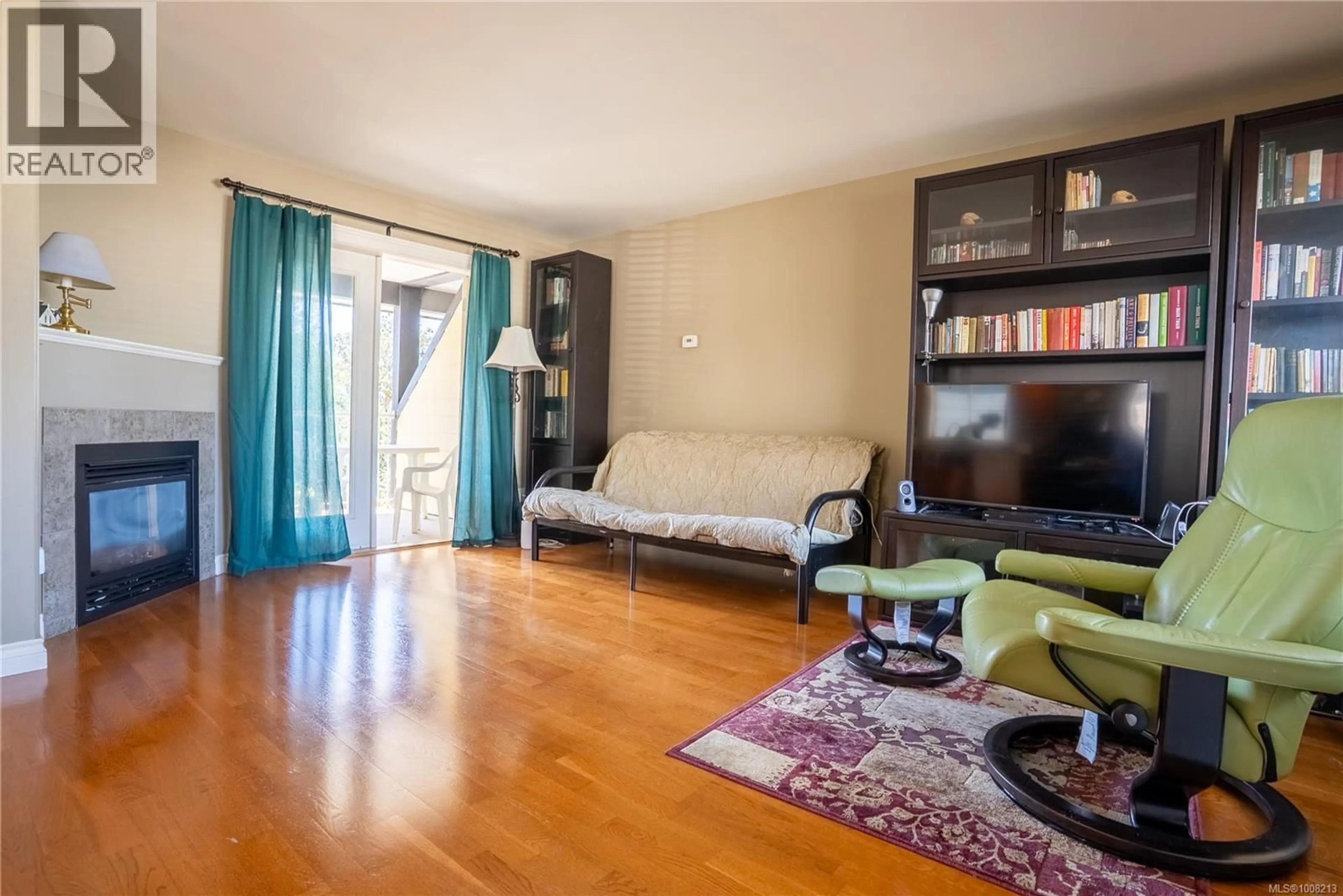 Living room with furniture, wood/laminate floor for 104 - 2678 WINSTER ROAD, Langford British Columbia V9B3R8