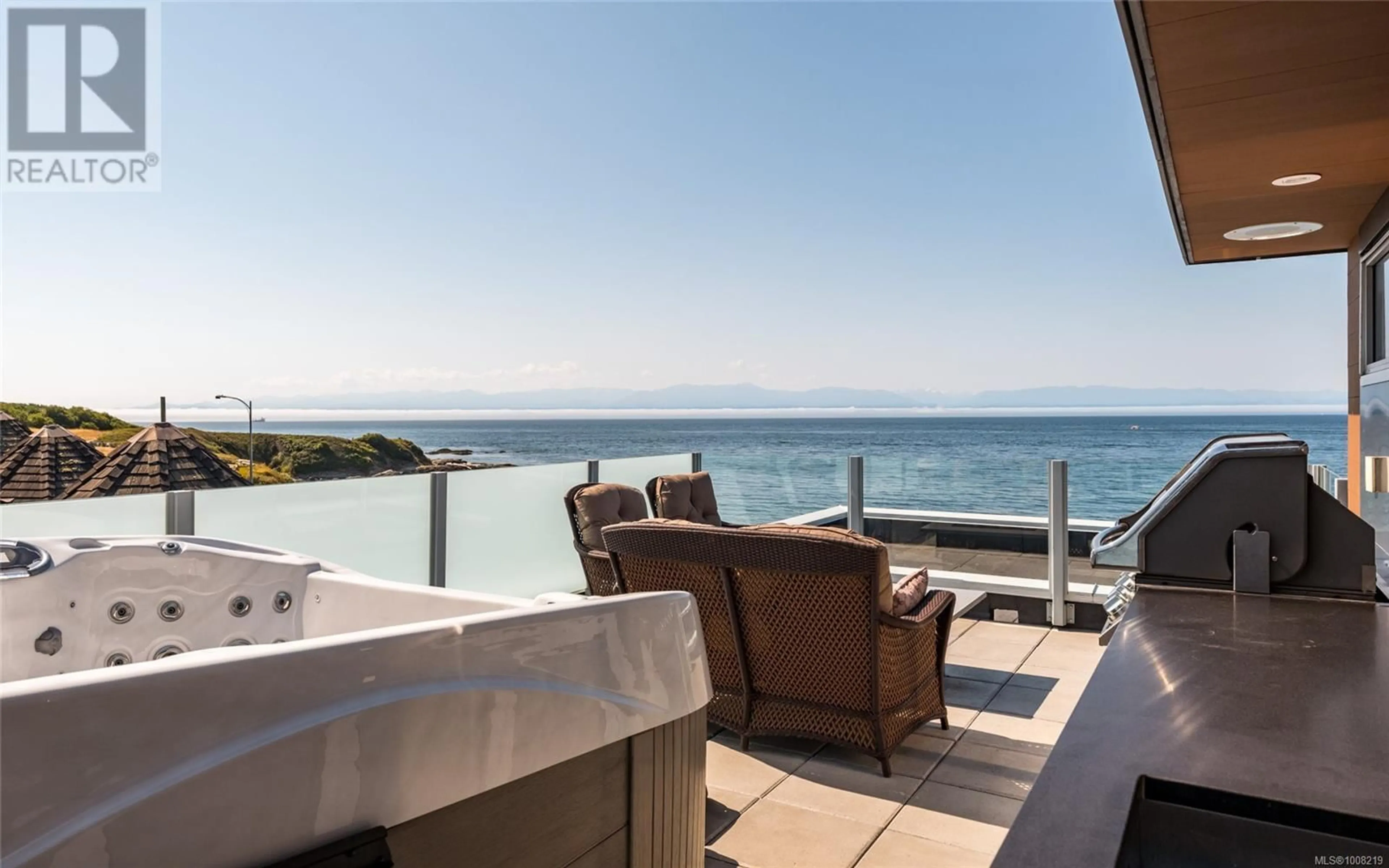 Patio, water/lake/river/ocean view for 4 - 408 DALLAS ROAD, Victoria British Columbia V8V1A9