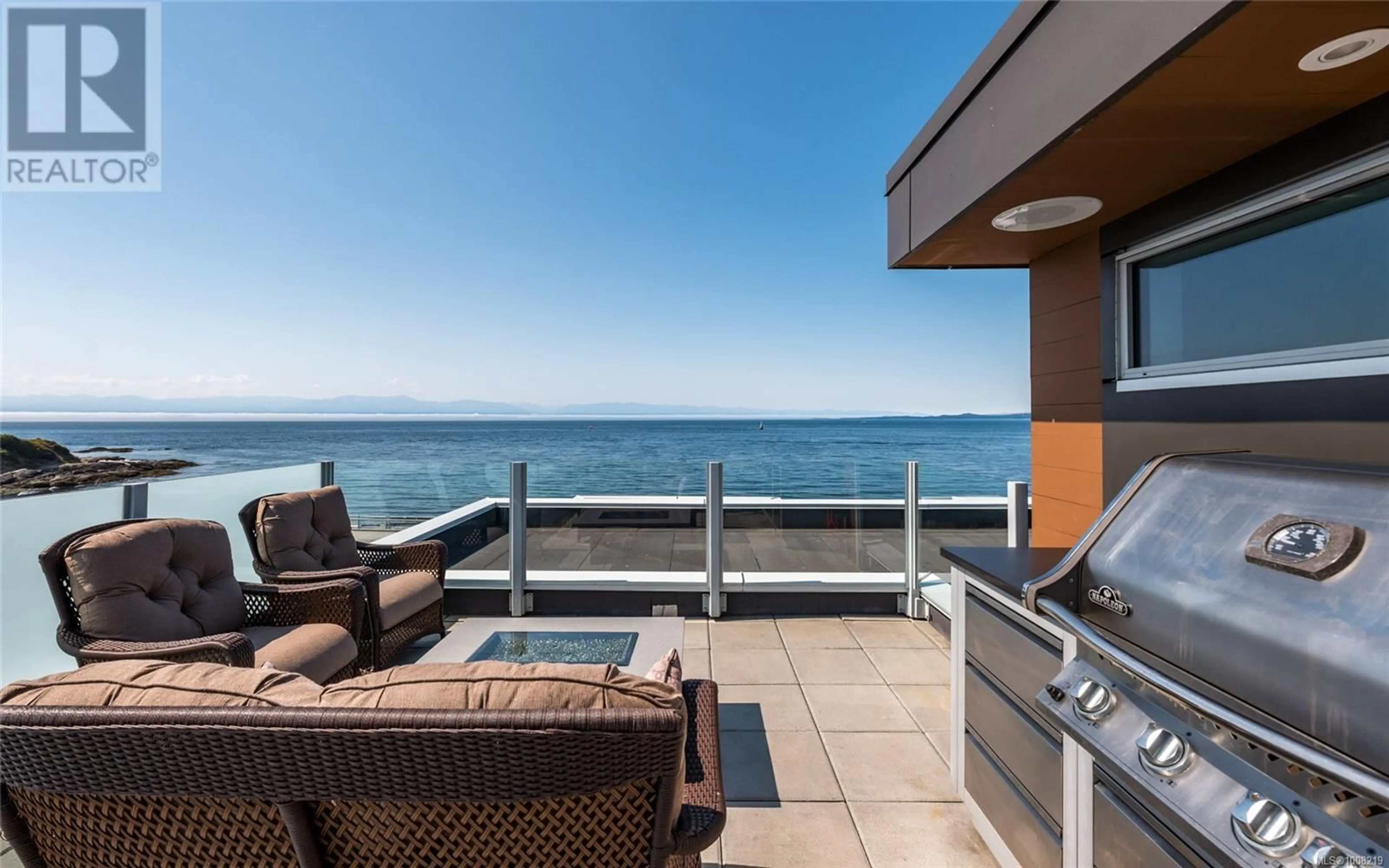 Patio, water/lake/river/ocean view for 4 - 408 DALLAS ROAD, Victoria British Columbia V8V1A9