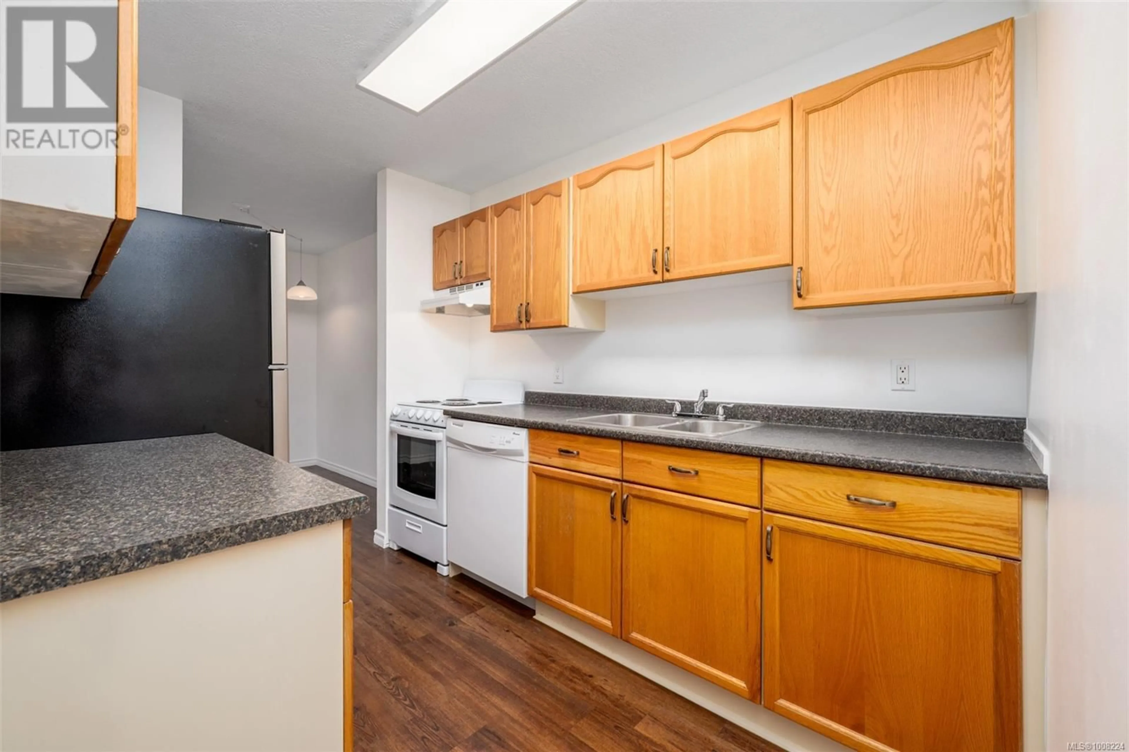 Standard kitchen, wood/laminate floor for 112 - 2524 LEWIS STREET, Duncan British Columbia V9L2Z1