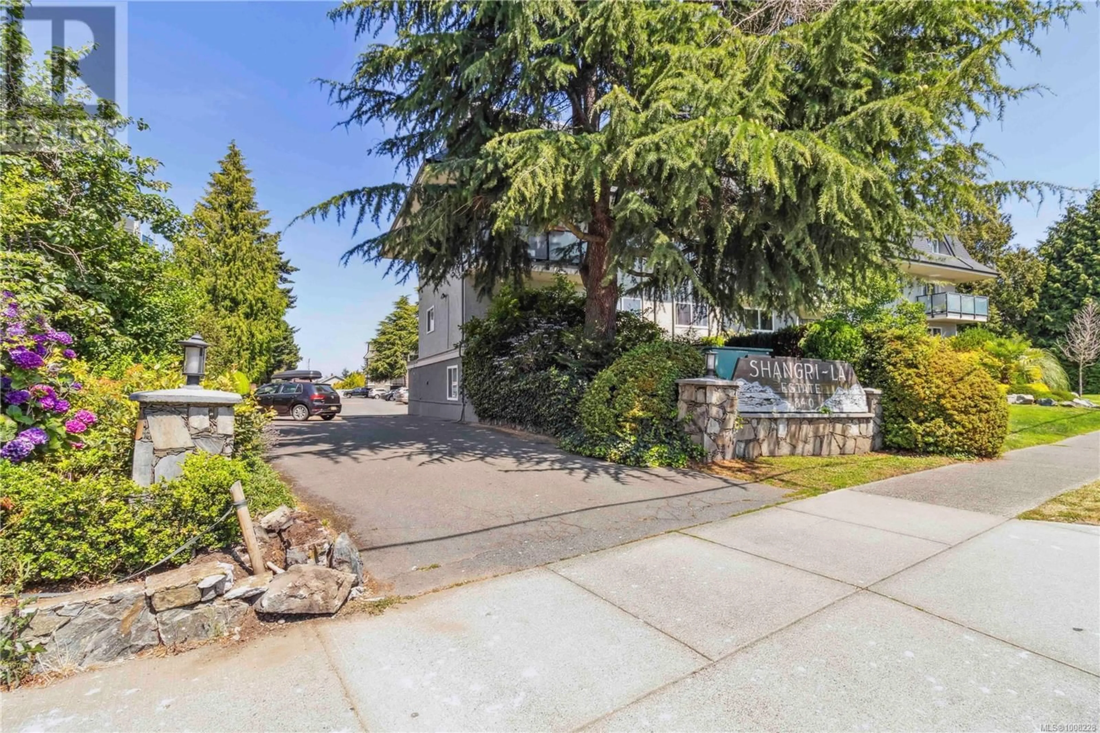 Patio, street for 36 - 840 CRAIGFLOWER ROAD, Esquimalt British Columbia V9A2X1