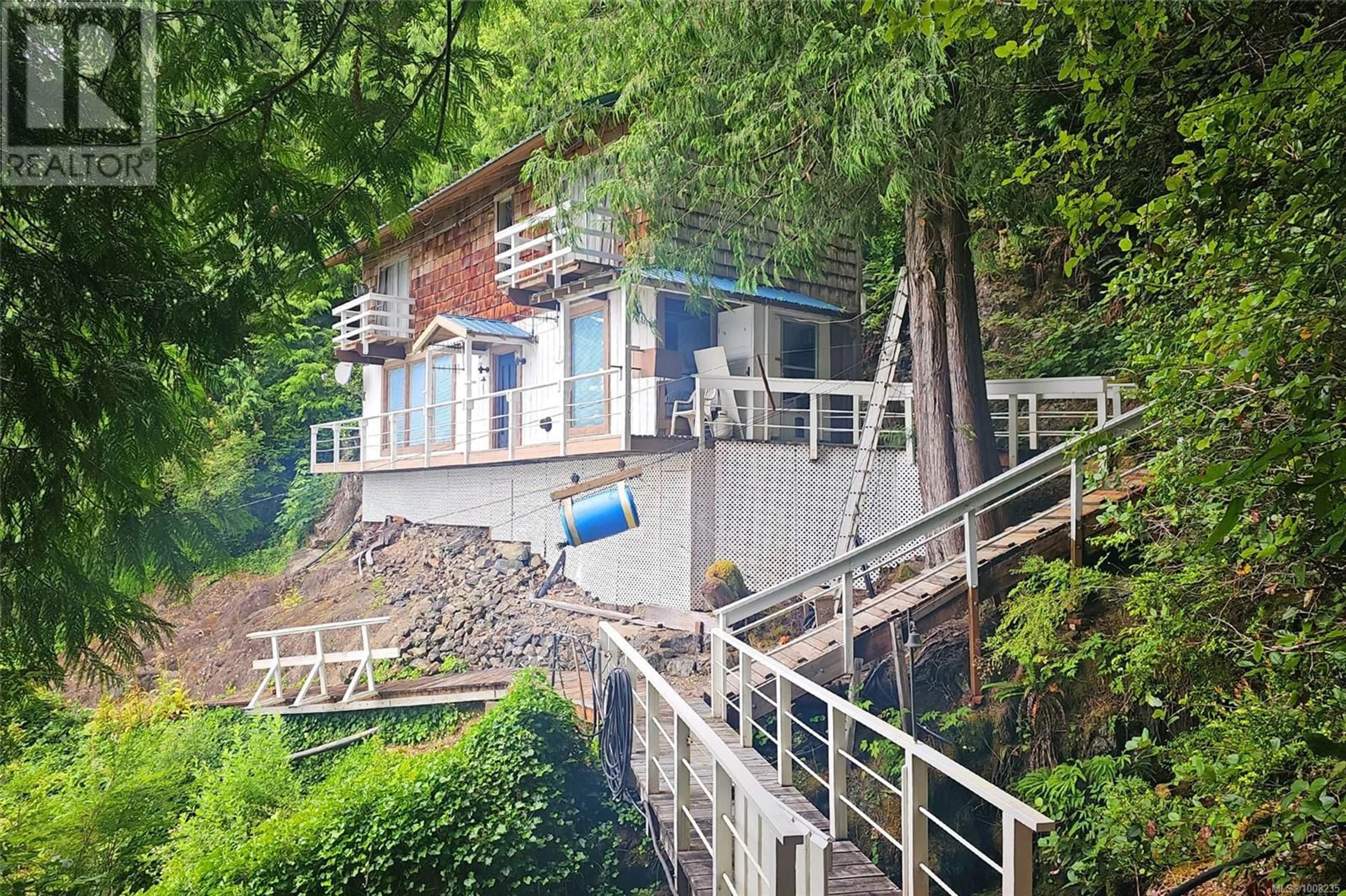 A pic from outside/outdoor area/front of a property/back of a property/a pic from drone, water/lake/river/ocean view for 1 SEEKAH LANDING, Port Alberni British Columbia V0R1B0
