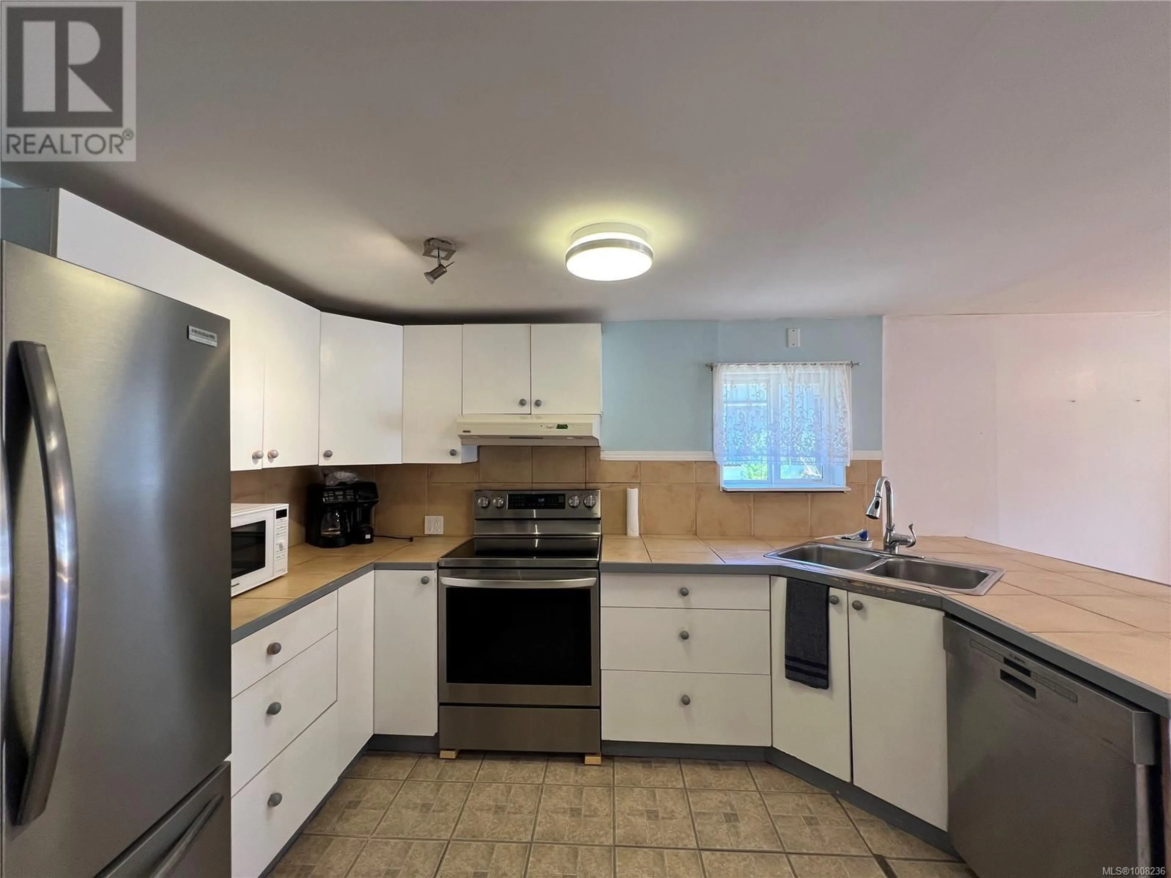 Standard kitchen, unknown for 401 CONUMA DRIVE, Gold River British Columbia V0P1G0
