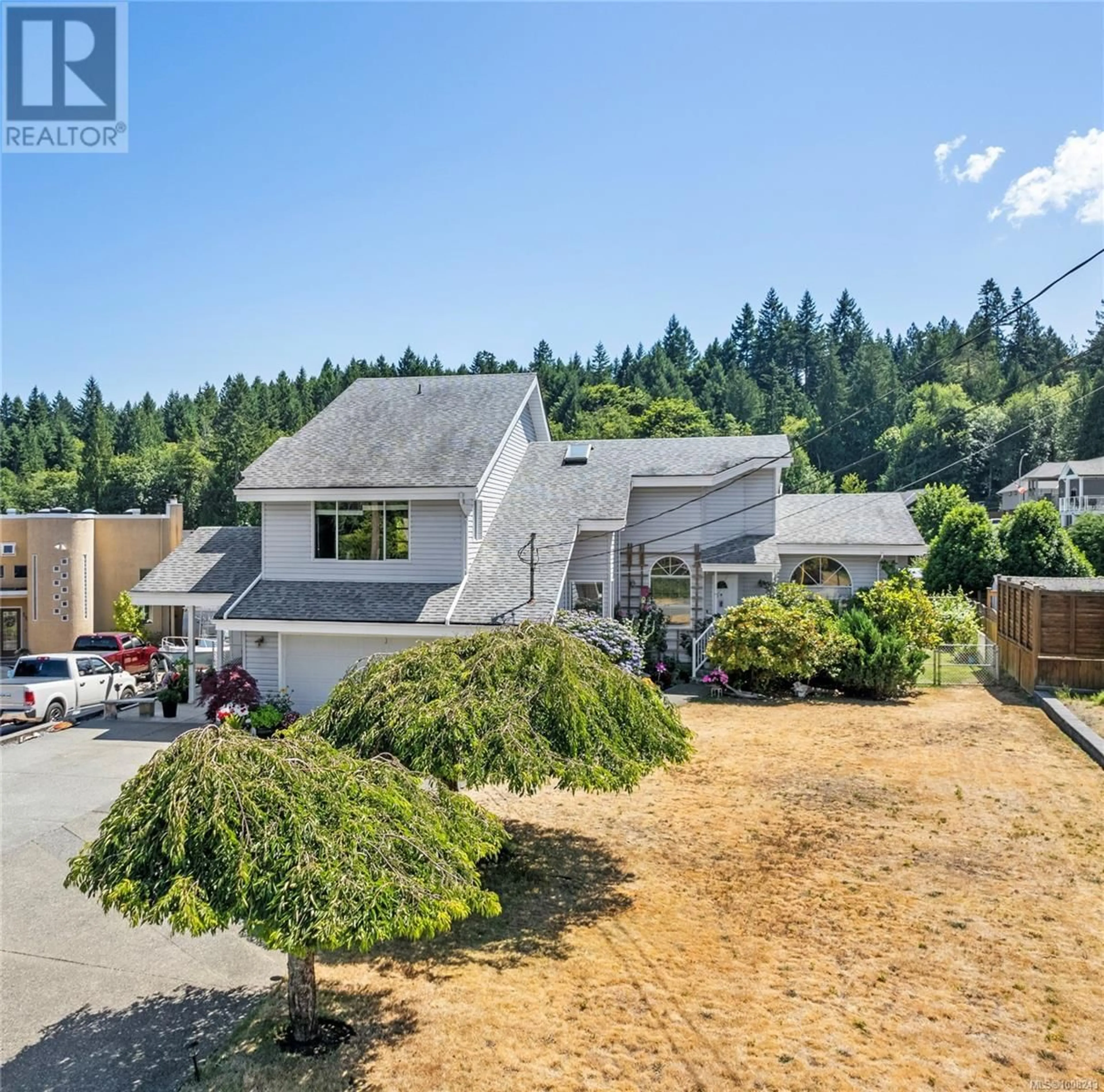 A pic from outside/outdoor area/front of a property/back of a property/a pic from drone, unknown for 554 HOOPER PLACE, Ladysmith British Columbia V9G1W5